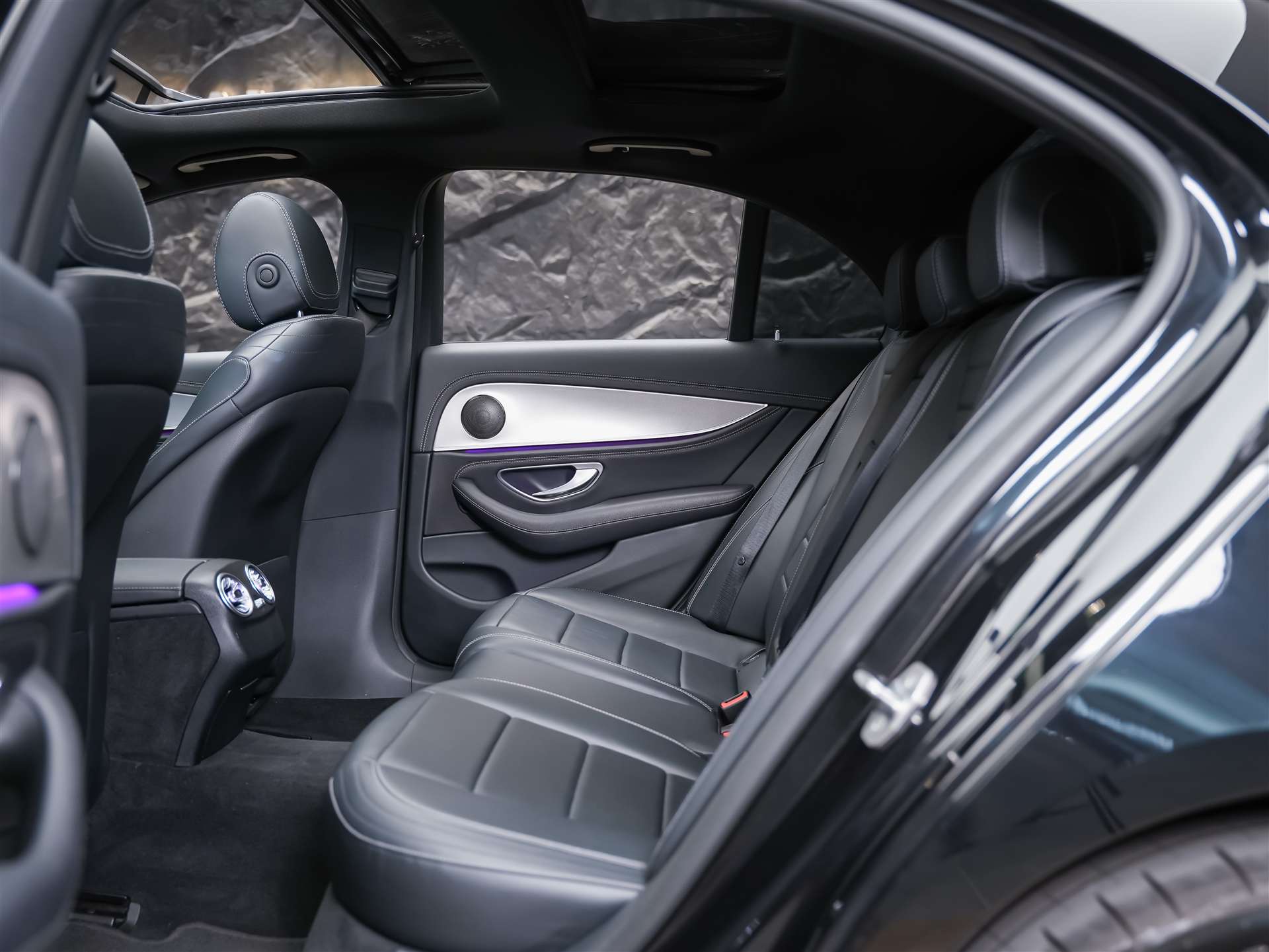 MERCEDES-BENZ E 220 d AMG Line 9G-Tronic *CH-Fahrzeug*Panorama*Head-Up*360°*-image-13