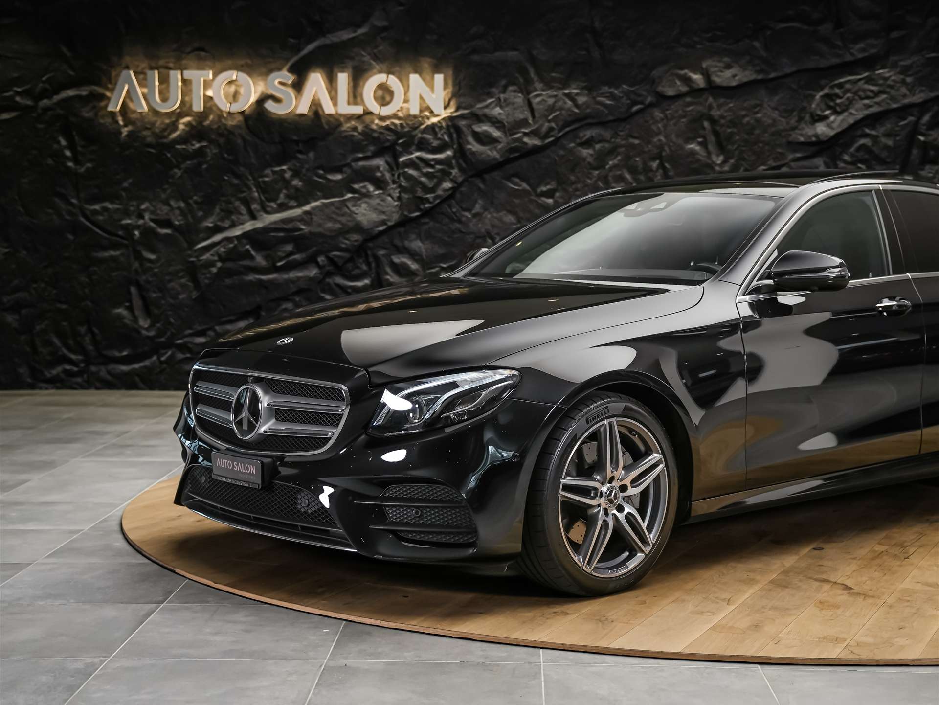 MERCEDES-BENZ E 220 d AMG Line 9G-Tronic *CH-Fahrzeug*Panorama*Head-Up*360°*-image-15