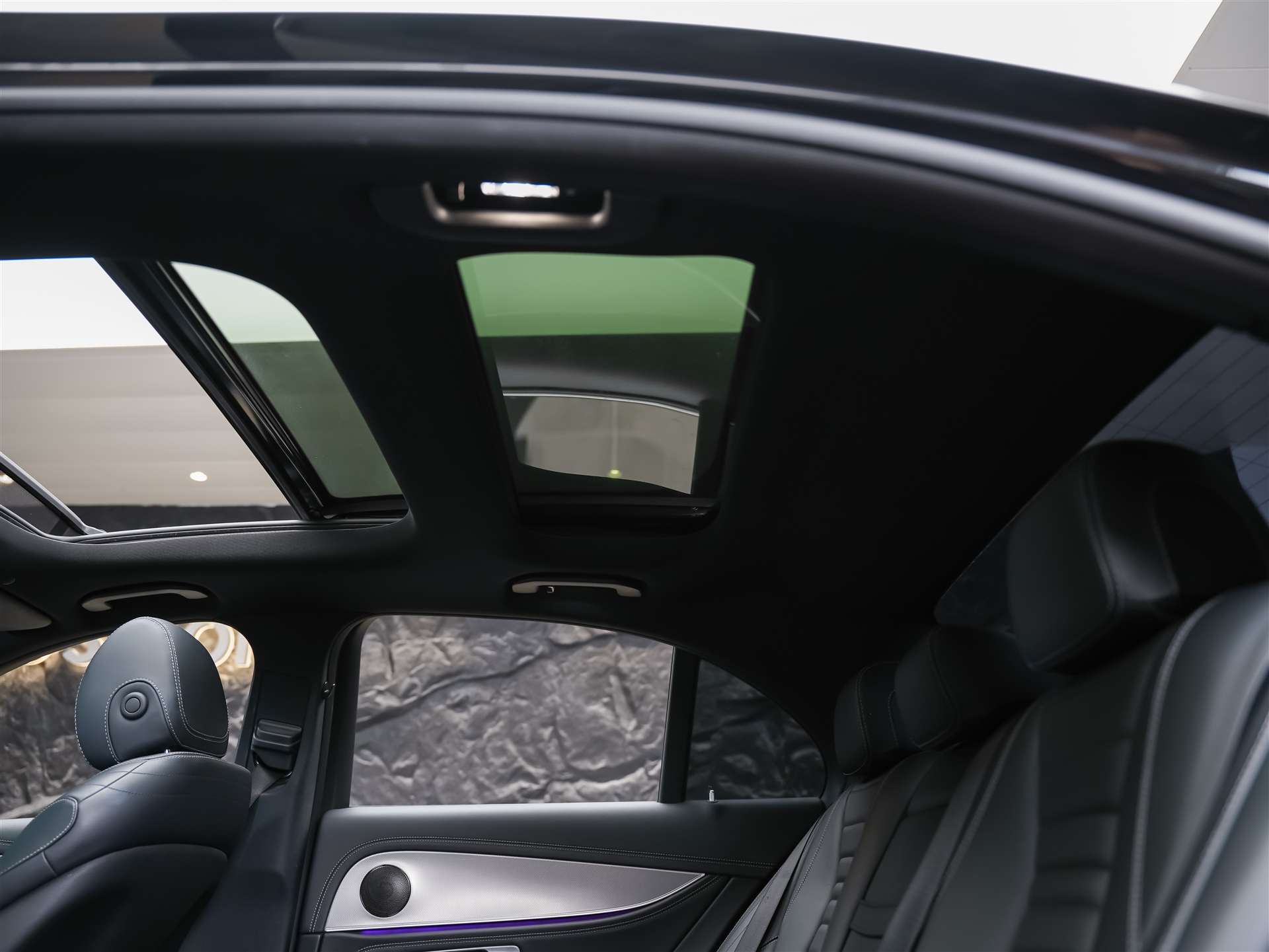 MERCEDES-BENZ E 220 d AMG Line 9G-Tronic *CH-Fahrzeug*Panorama*Head-Up*360°*-image-12