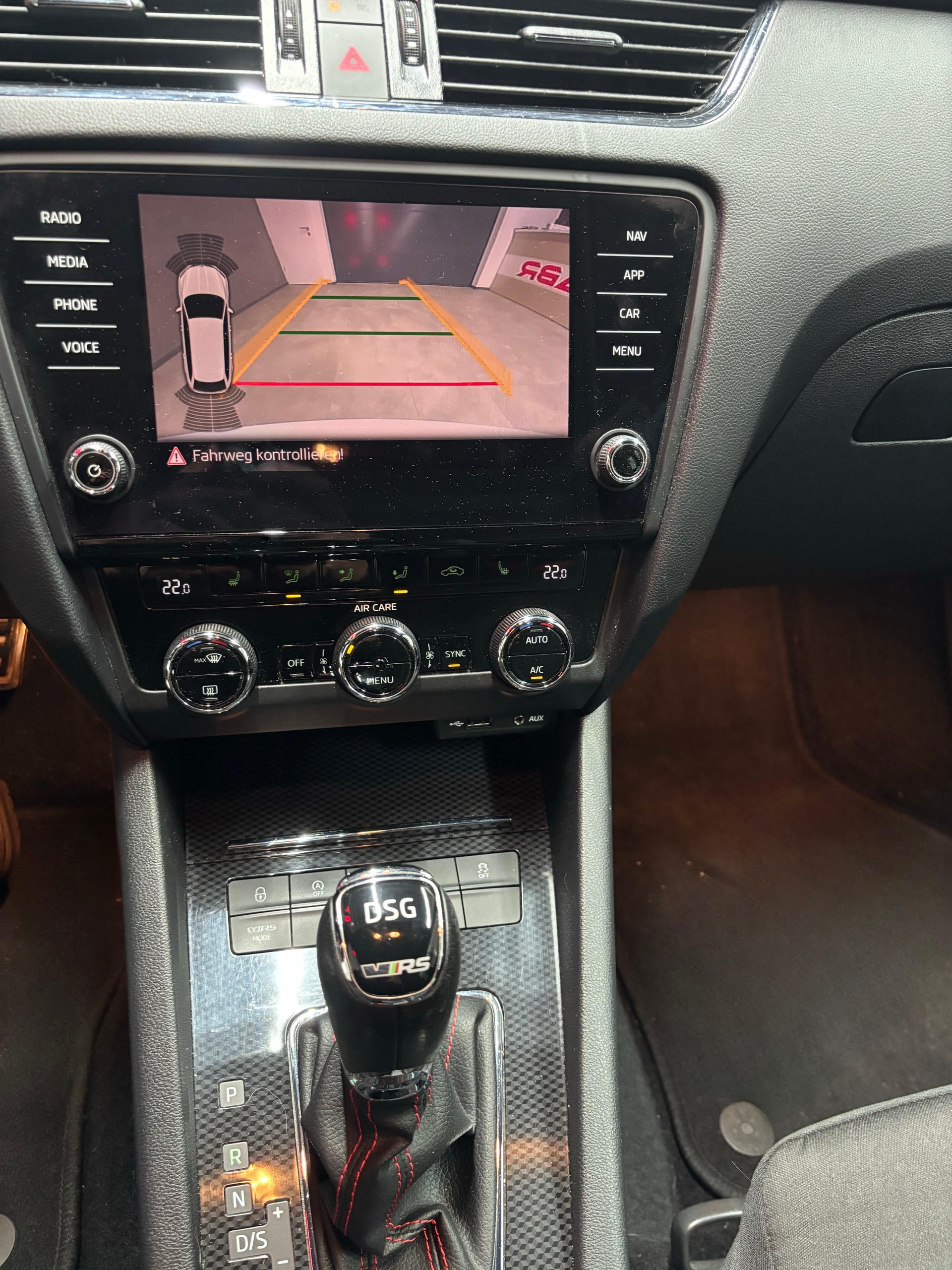 SKODA Octavia Combi 2.0 TDI Style 4x4-image-13