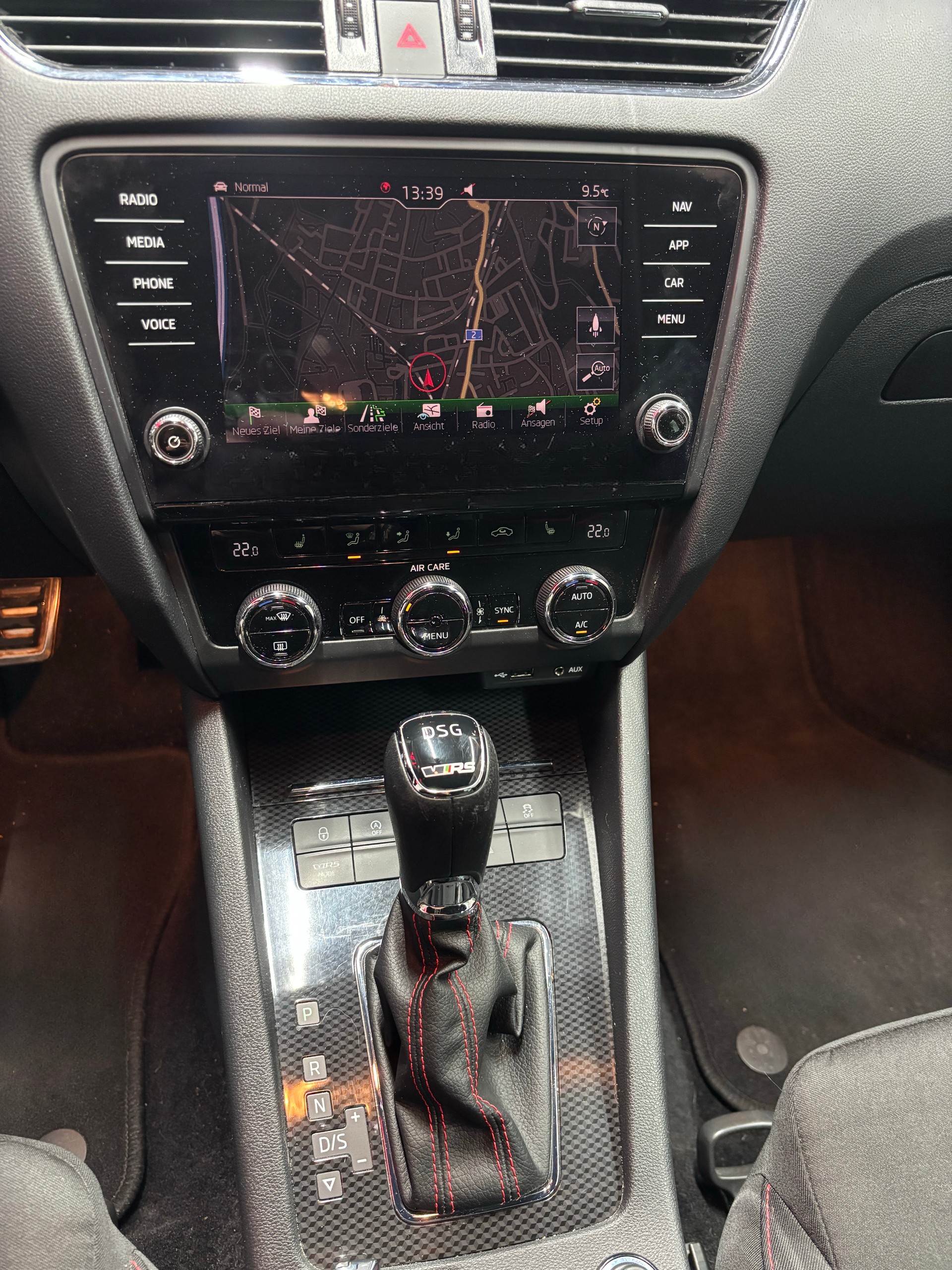 SKODA Octavia Combi 2.0 TDI Style 4x4-image-12
