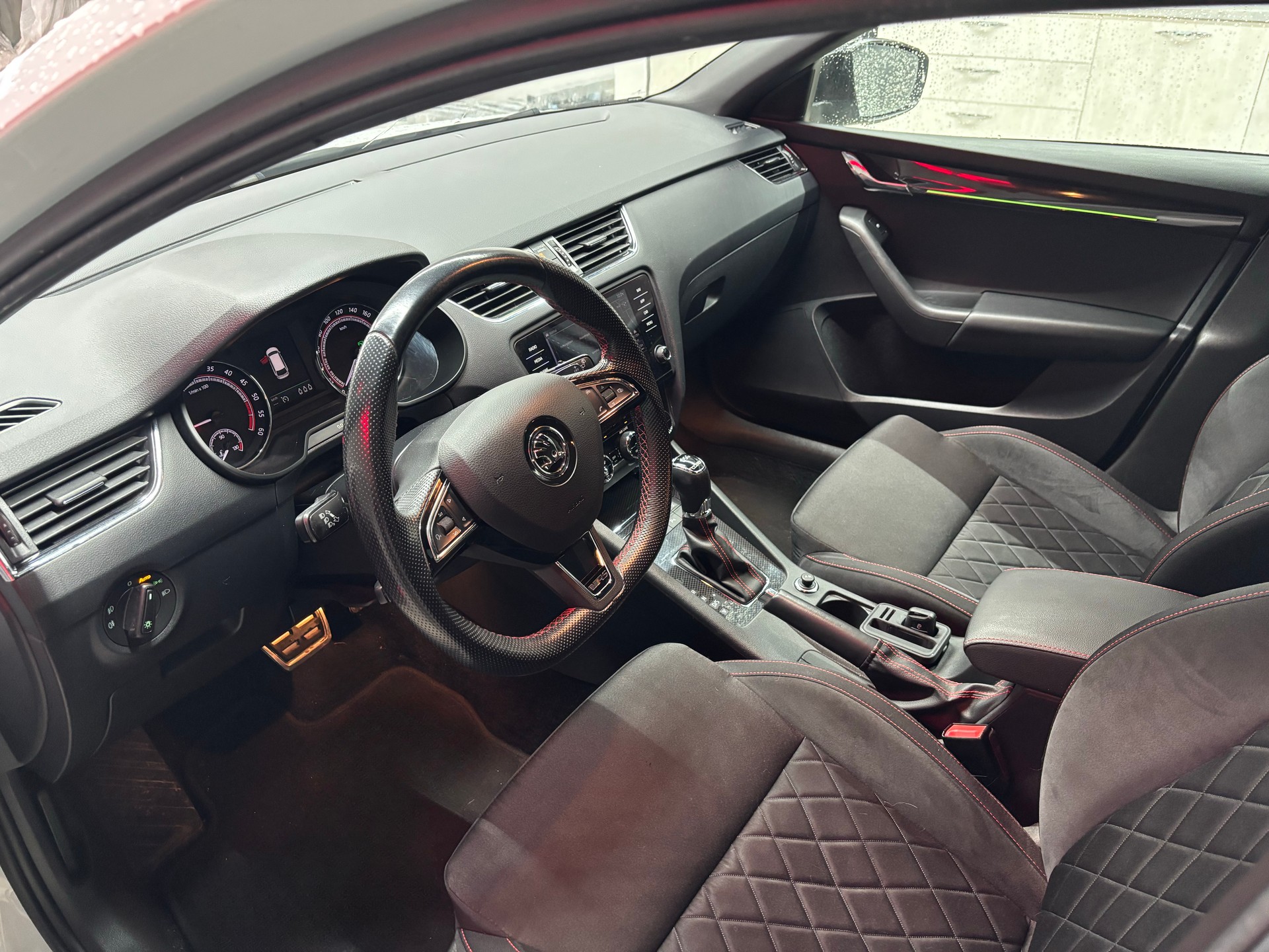 SKODA Octavia Combi 2.0 TDI Style 4x4-image-8