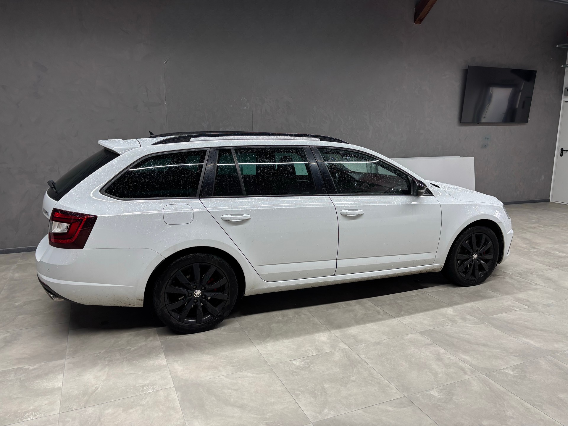 SKODA Octavia Combi 2.0 TDI Style 4x4-image-2