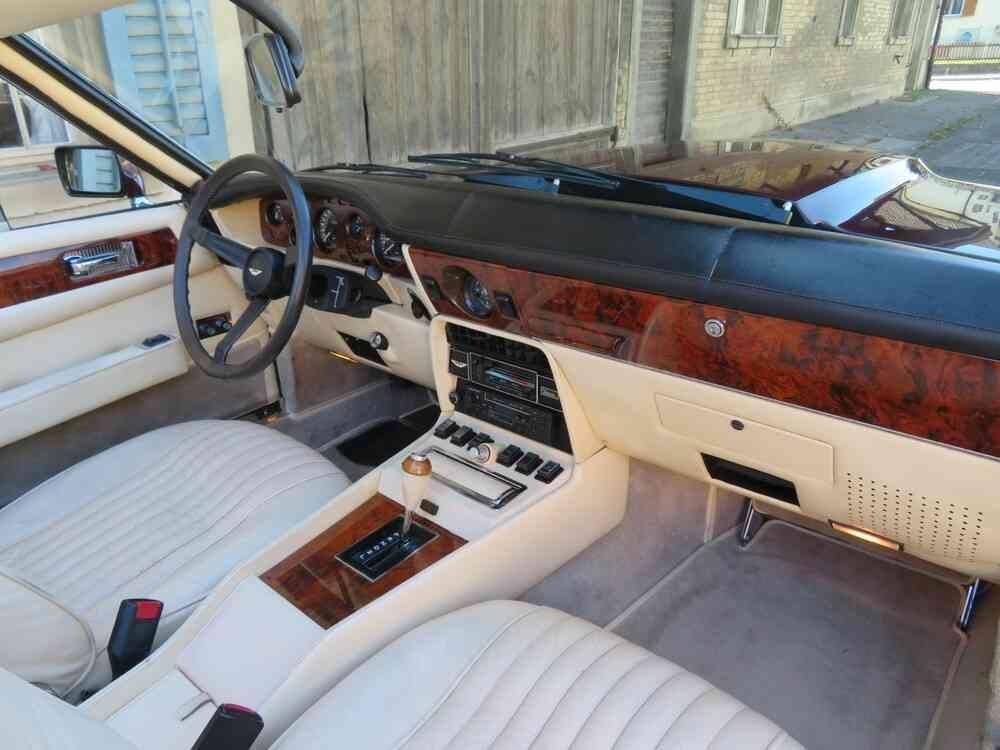 ASTON MARTIN V8 Volante-image-11