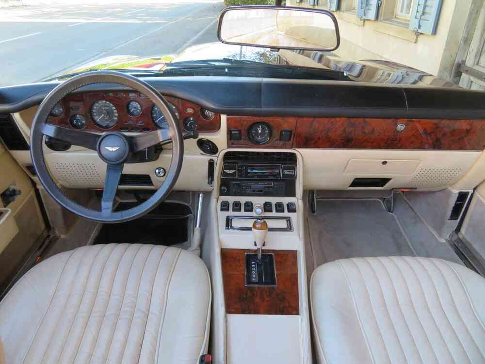ASTON MARTIN V8 Volante-image-9