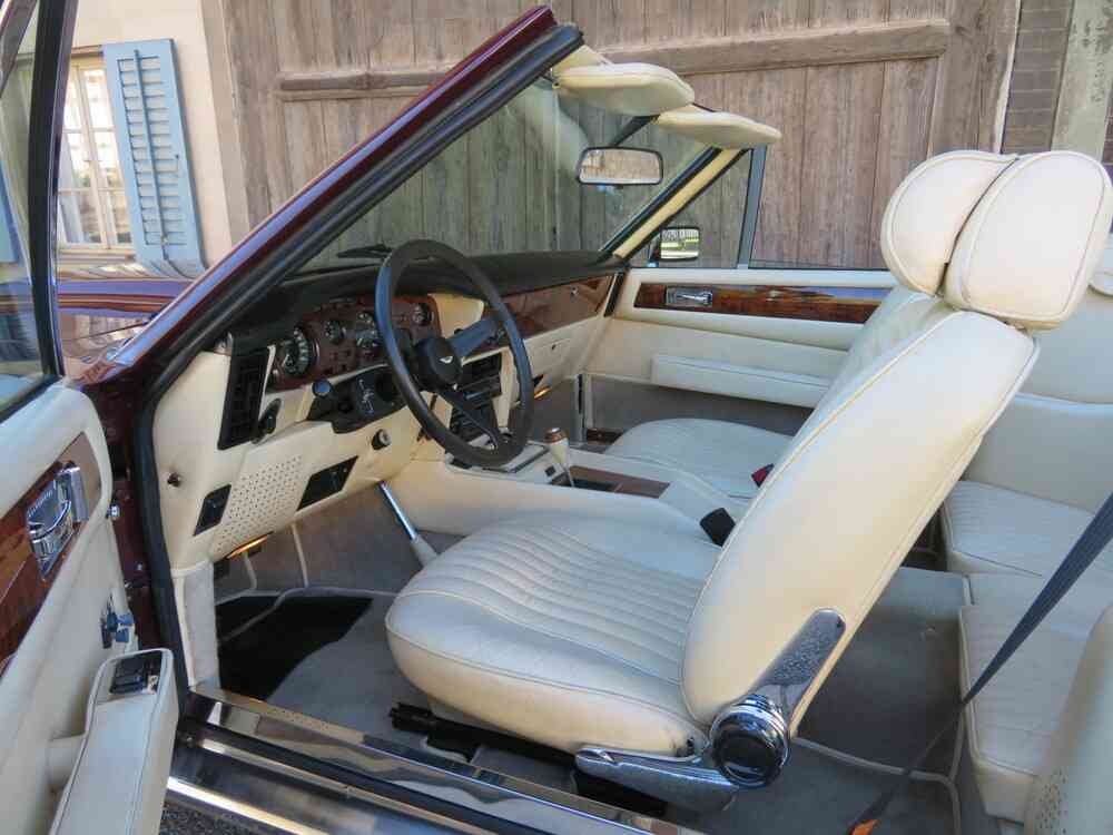 ASTON MARTIN V8 Volante-image-4