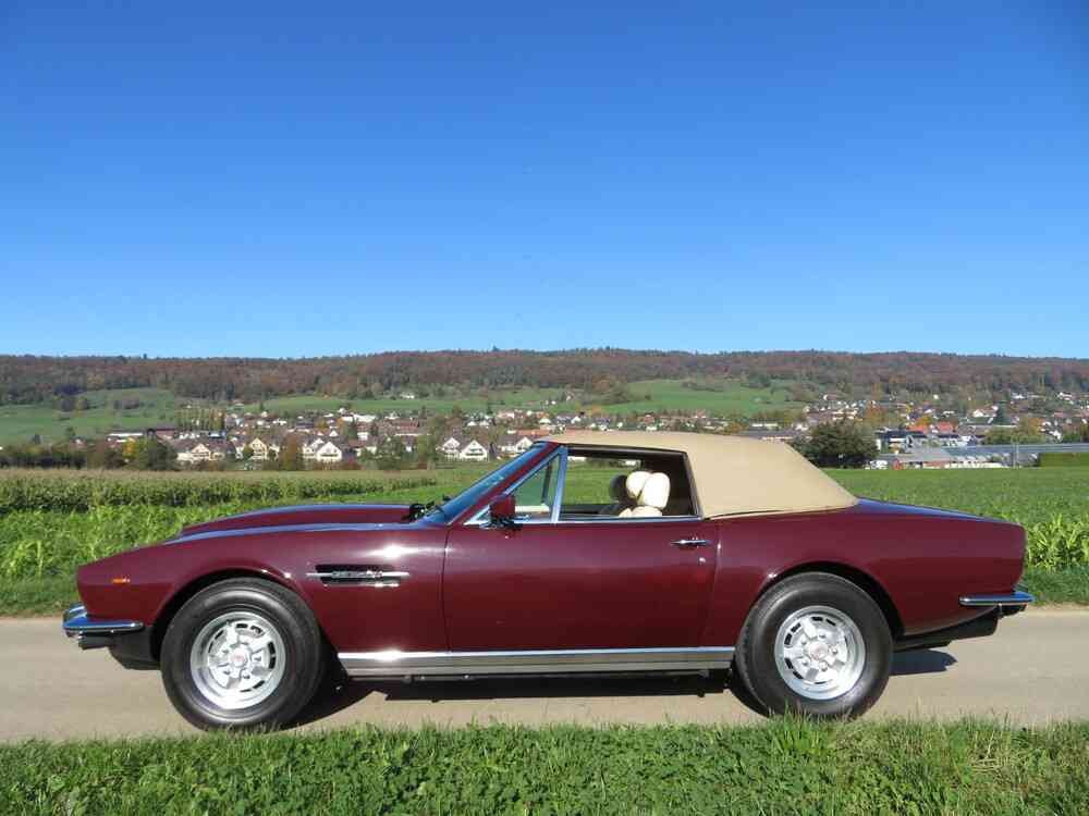 ASTON MARTIN V8 Volante-image-3