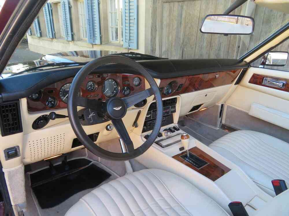 ASTON MARTIN V8 Volante-image-10