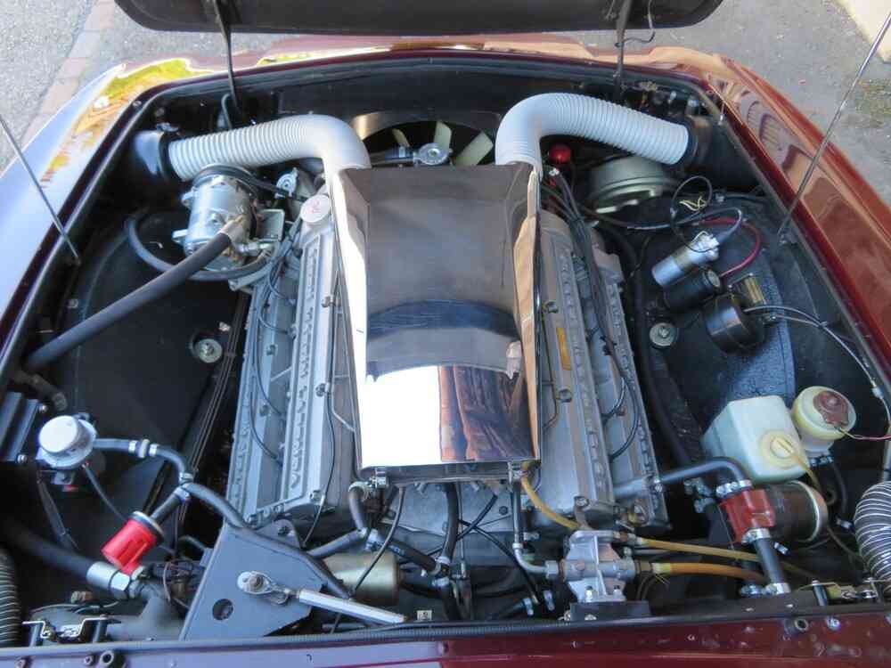 ASTON MARTIN V8 Volante-image-13