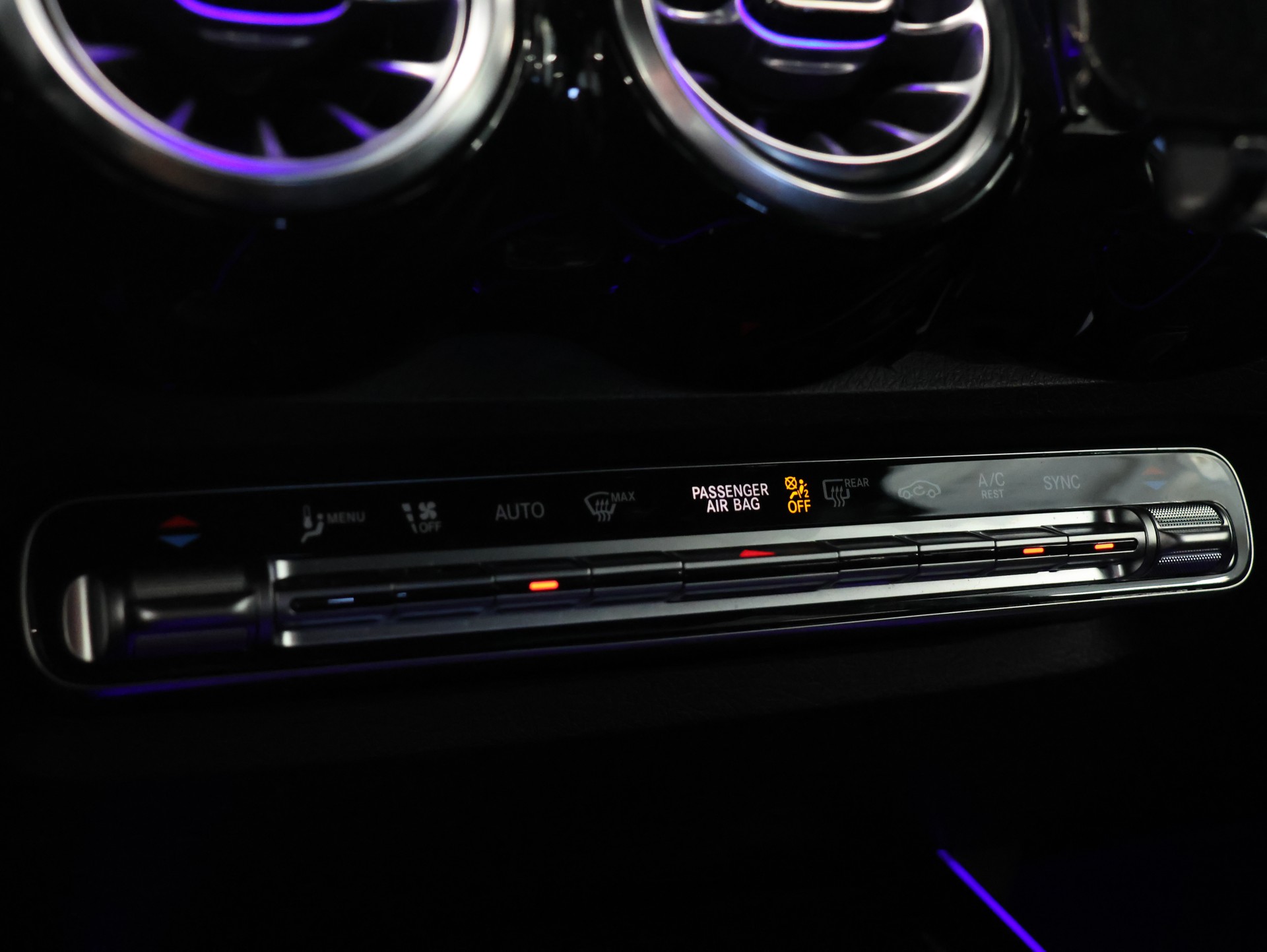 MERCEDES-BENZ GLB 200 d 4Matic AMG Line 8G-Tronic *Rückfahrkamera* *Sitzheizung*-image-23