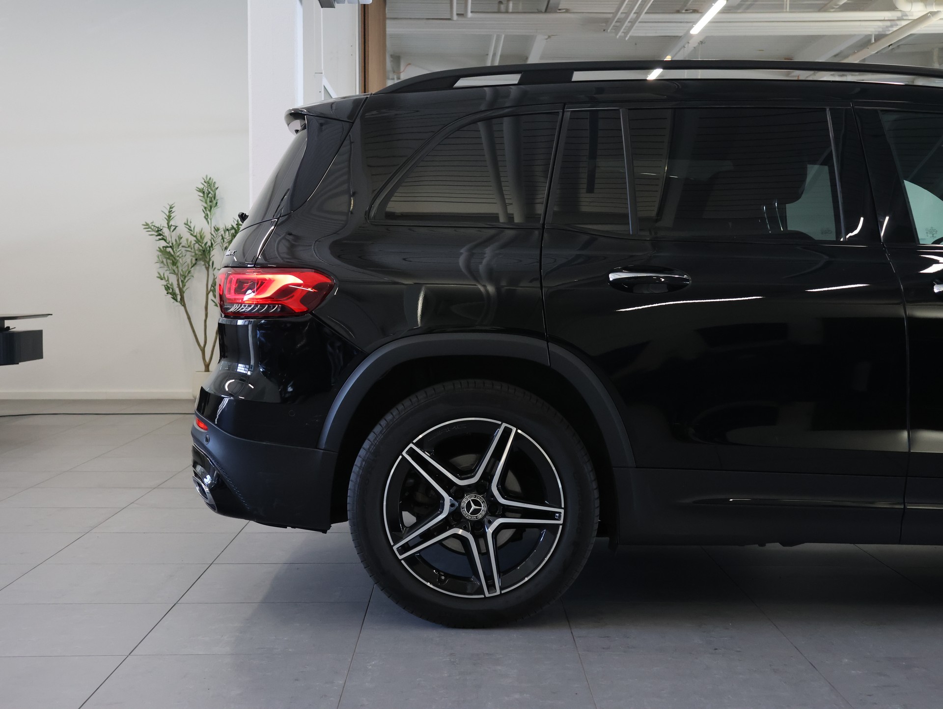 MERCEDES-BENZ GLB 200 d 4Matic AMG Line 8G-Tronic *Rückfahrkamera* *Sitzheizung*-image-6