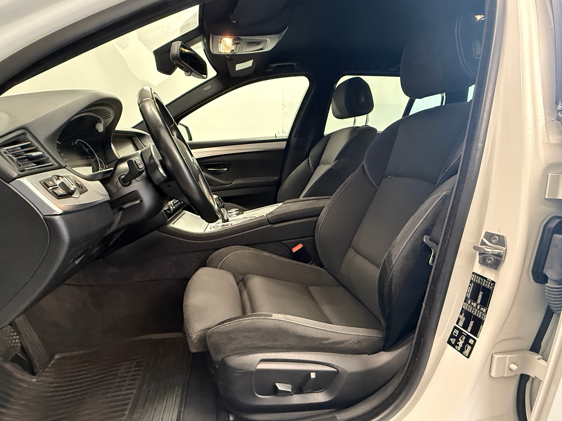 BMW 520d Touring xDrive Steptronic M-PAKET Ab 290.- pro Monat-image-9