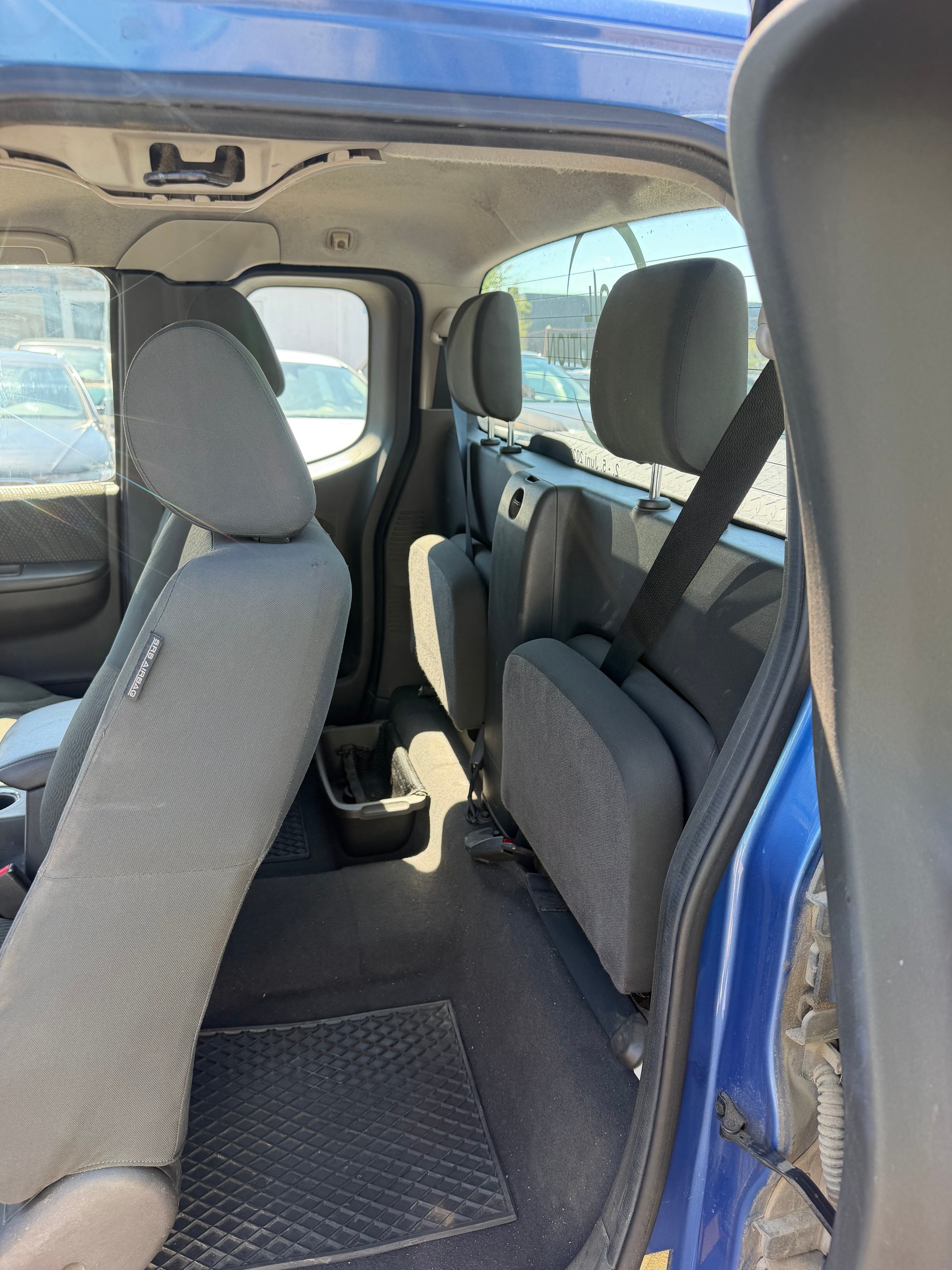 NISSAN Navara King Cab SE 2.5 dCi 4WD-image-9