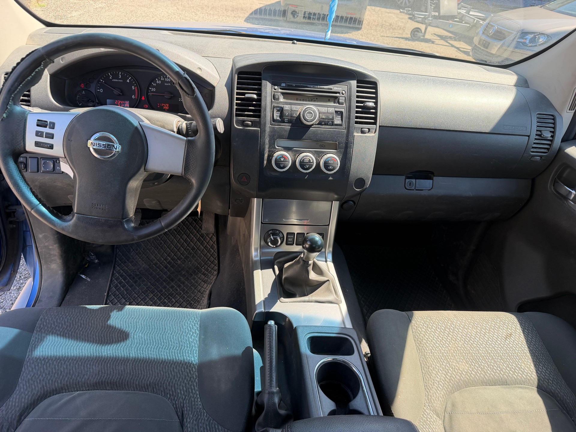 NISSAN Navara King Cab SE 2.5 dCi 4WD-image-3
