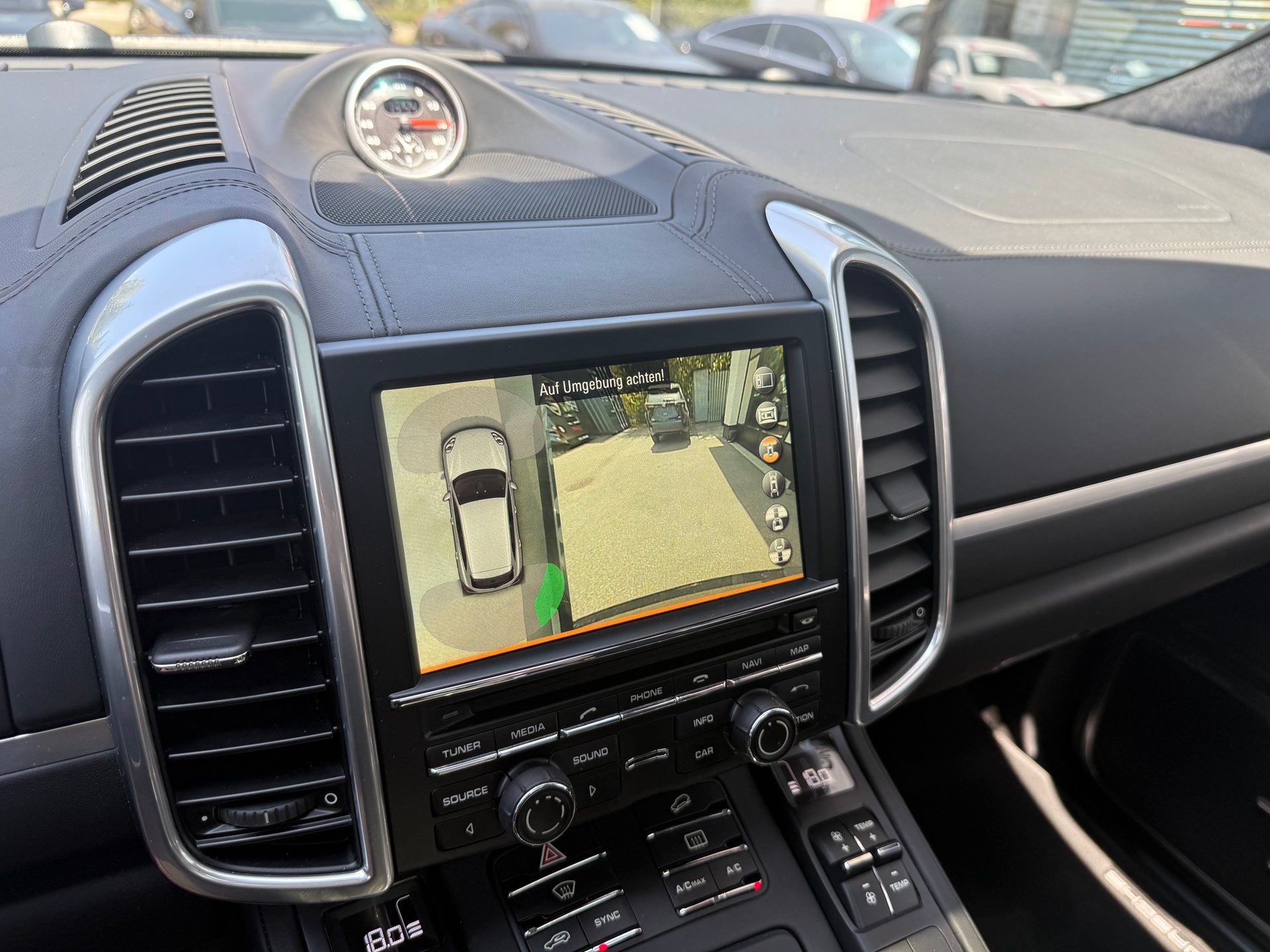 PORSCHE Cayenne Turbo-image-10