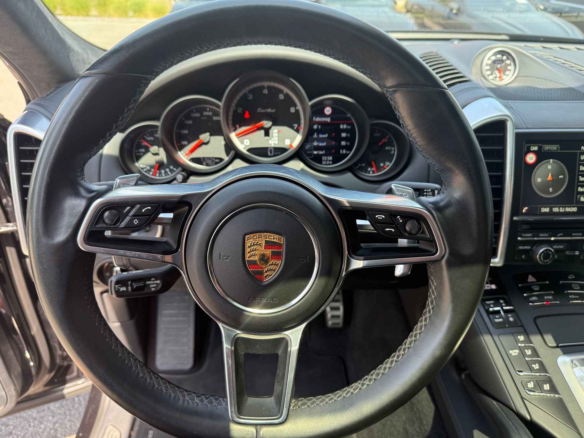 PORSCHE Cayenne Turbo-image-9