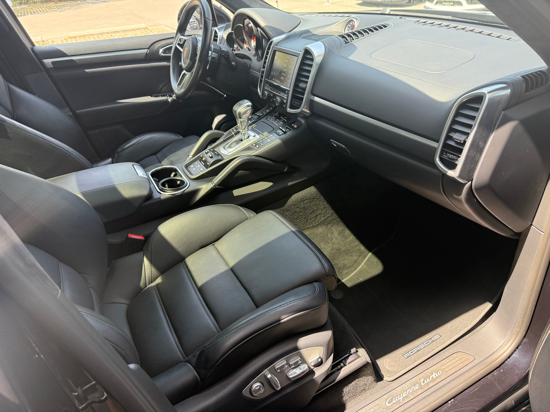 PORSCHE Cayenne Turbo-image-6