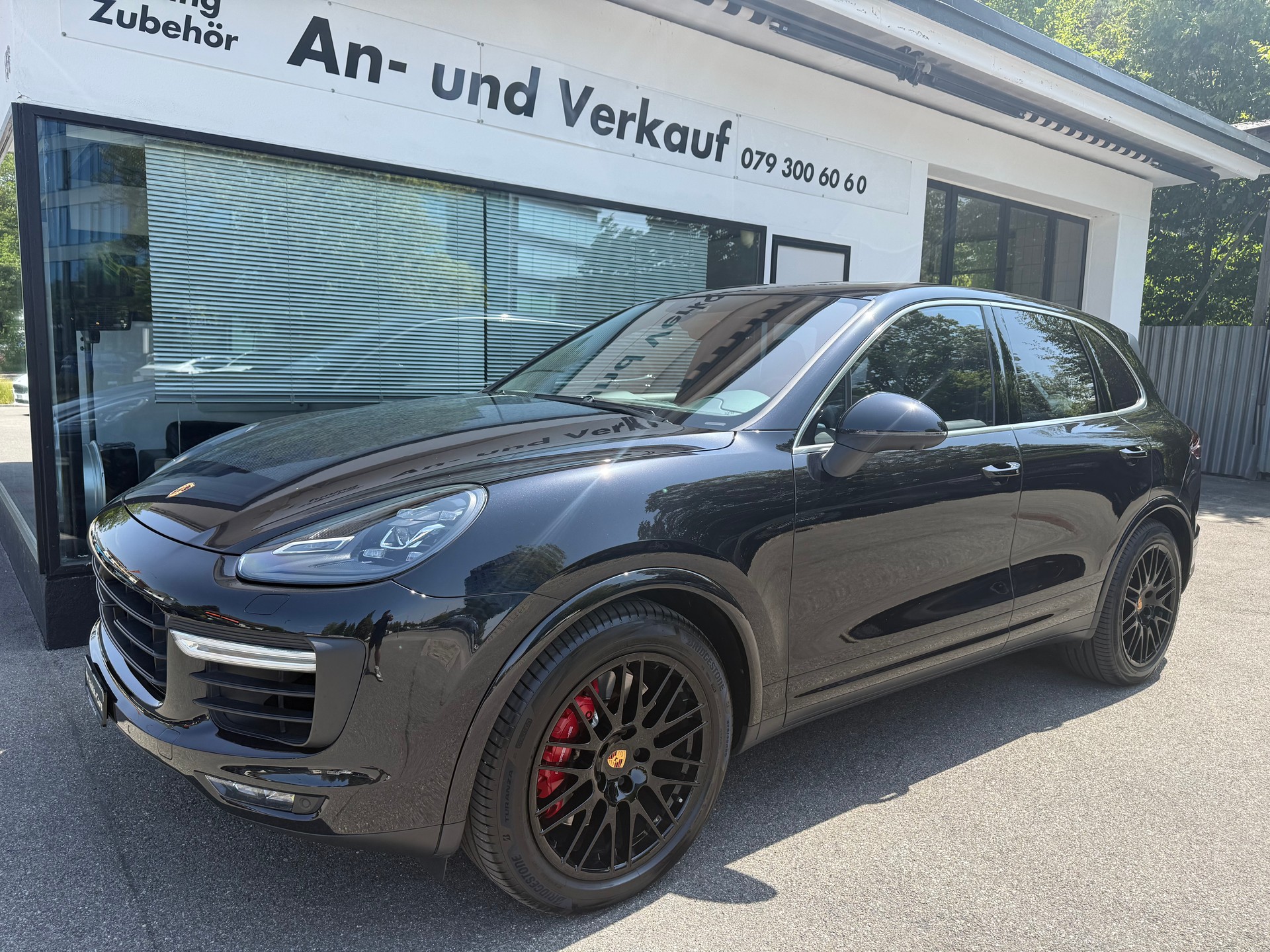 PORSCHE Cayenne Turbo-image-0