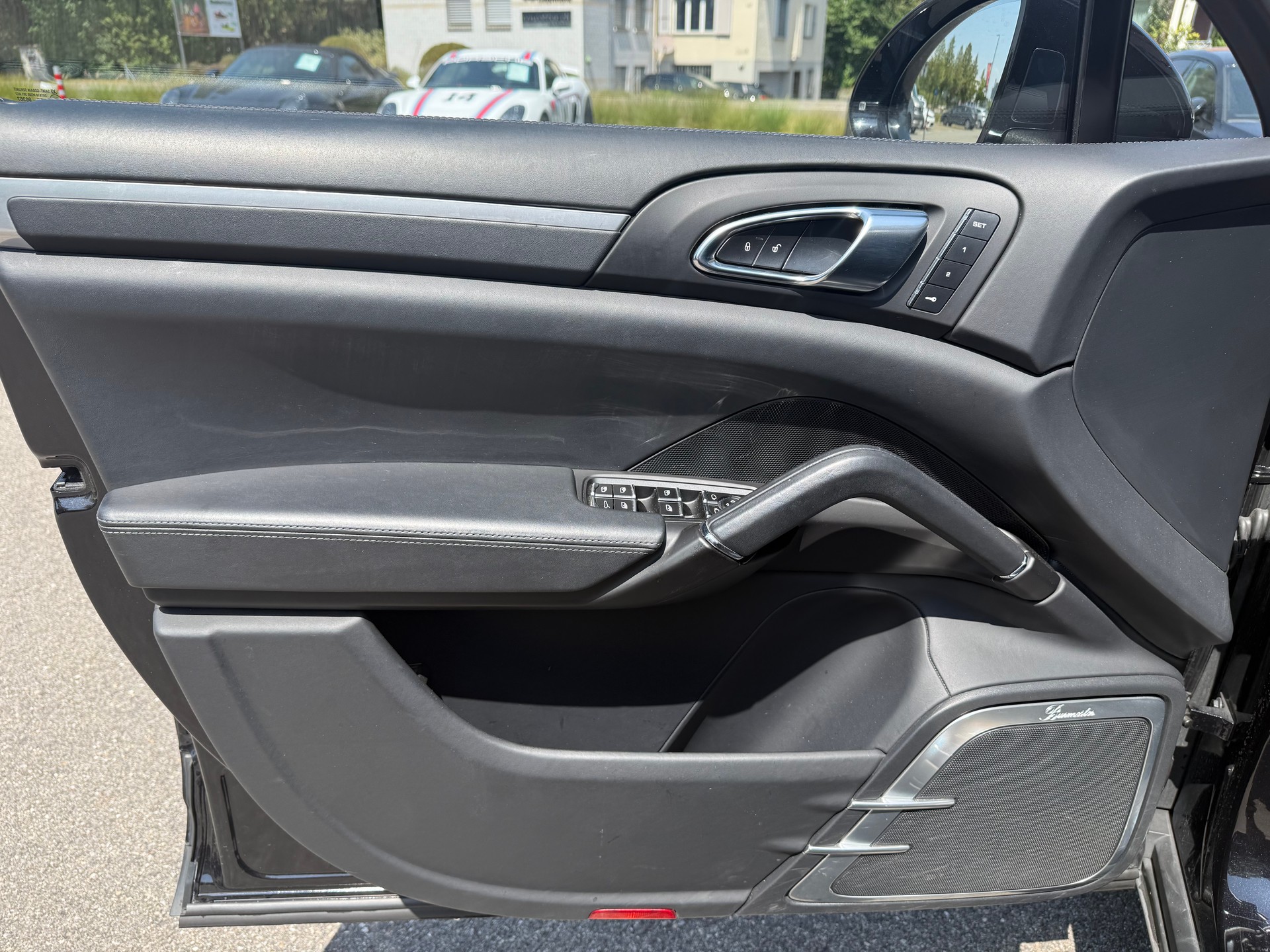 PORSCHE Cayenne Turbo-image-8