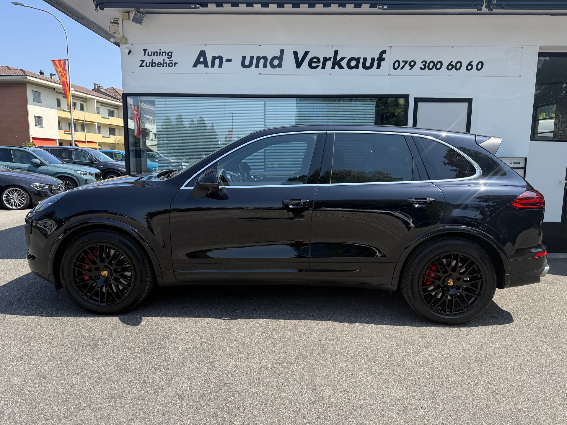 PORSCHE Cayenne Turbo-image-2