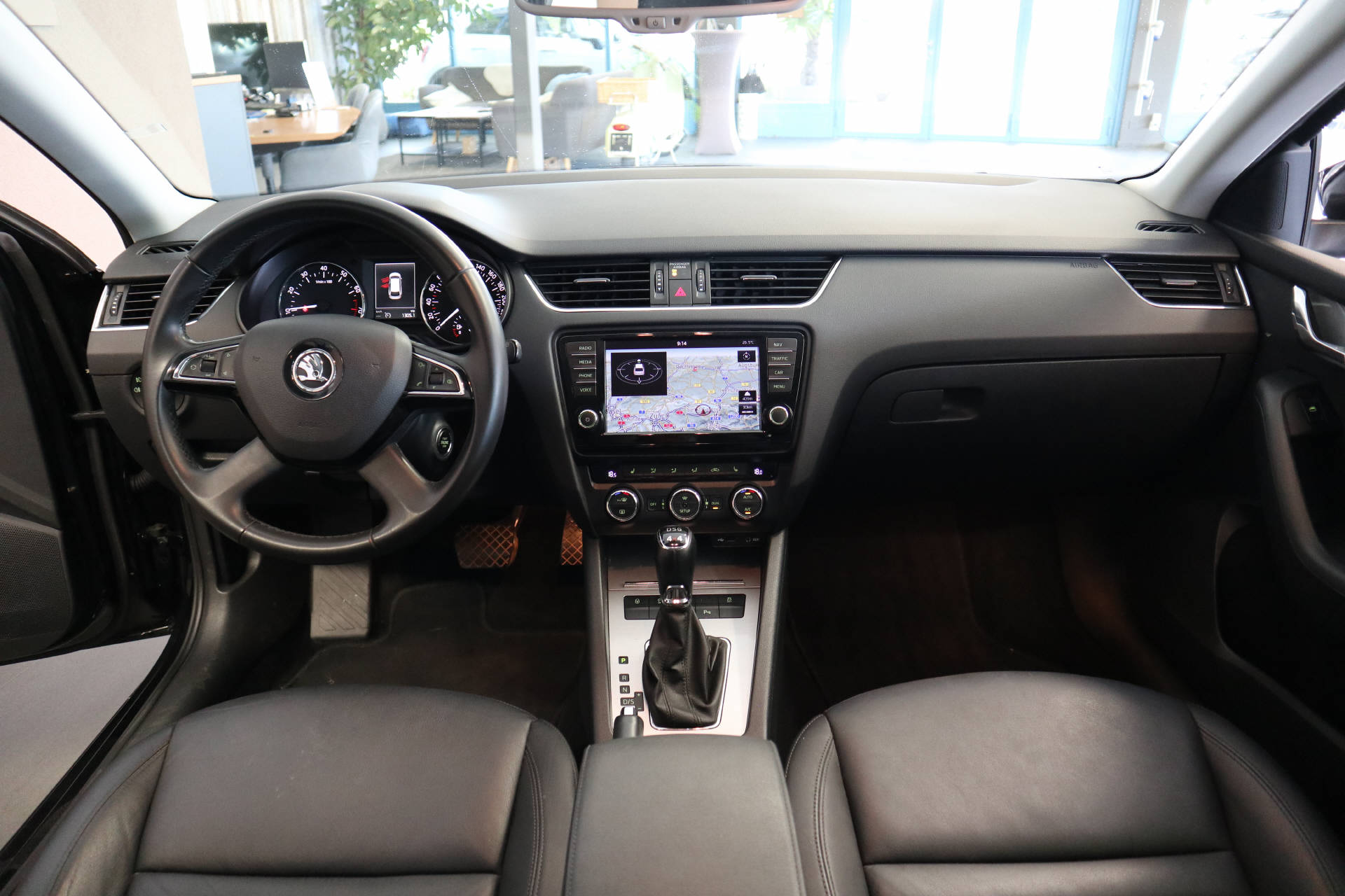 SKODA Octavia Combi 1.8 TSI Elegance 4x4 DSG-image-12