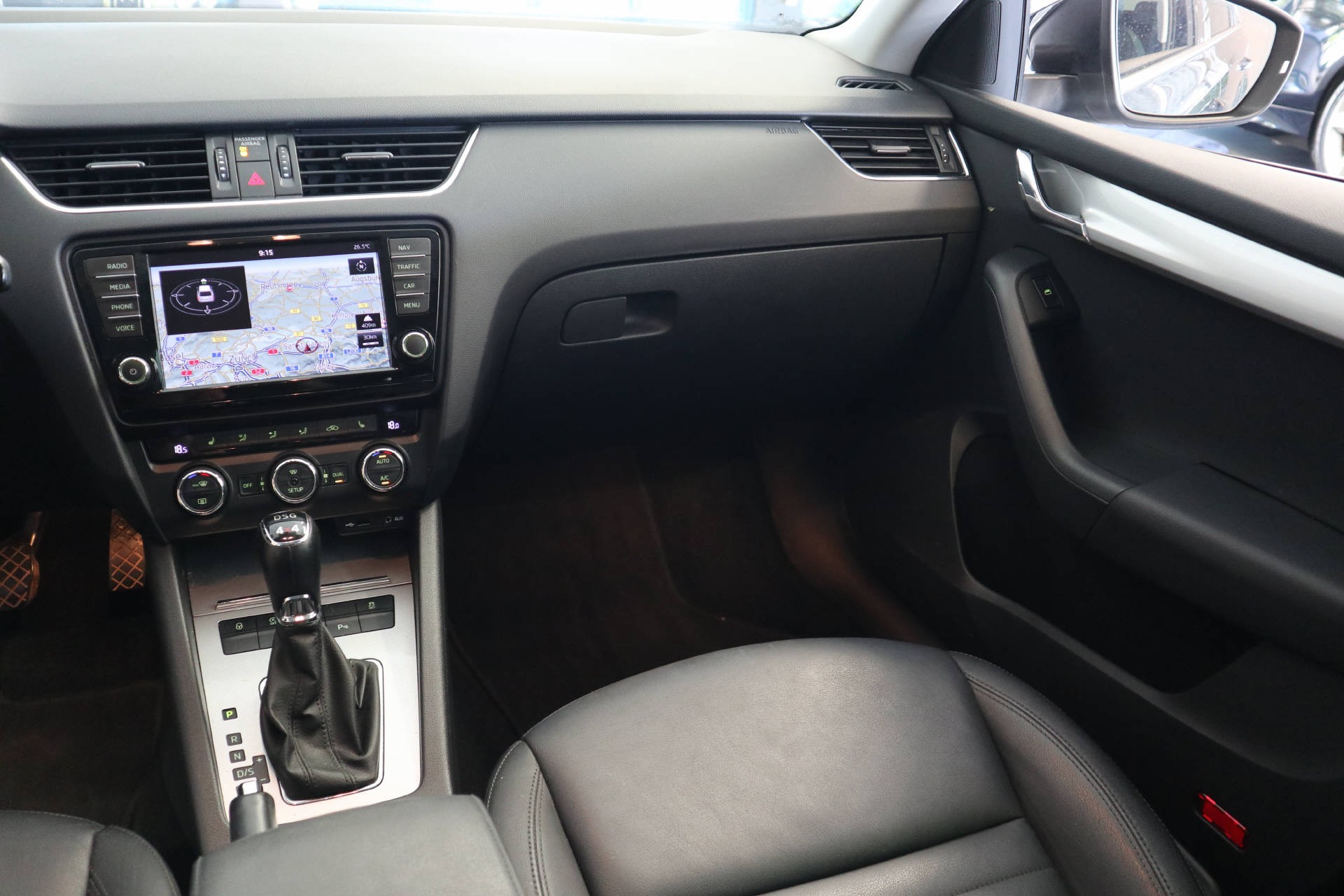 SKODA Octavia Combi 1.8 TSI Elegance 4x4 DSG-image-14