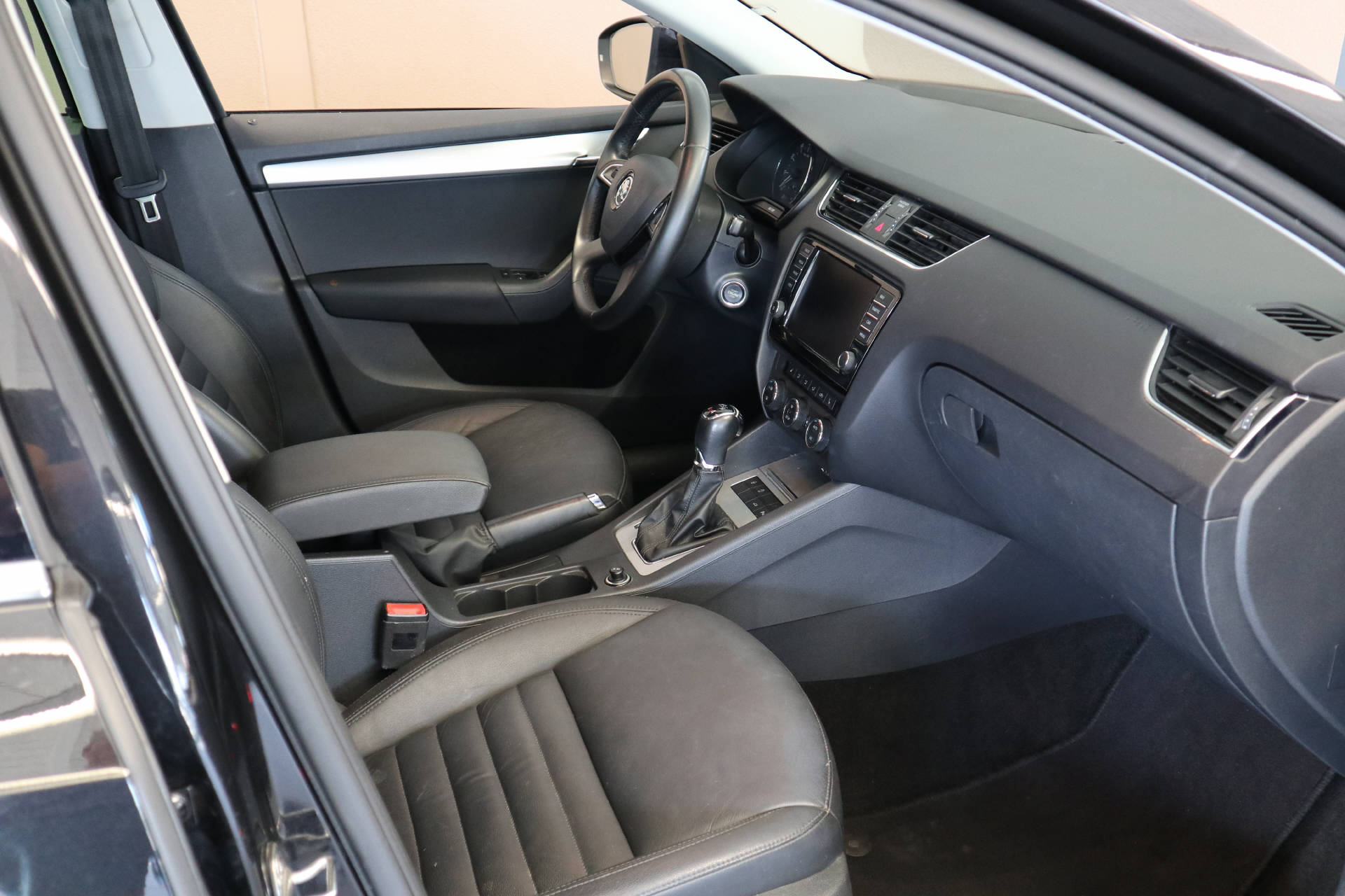 SKODA Octavia Combi 1.8 TSI Elegance 4x4 DSG-image-7