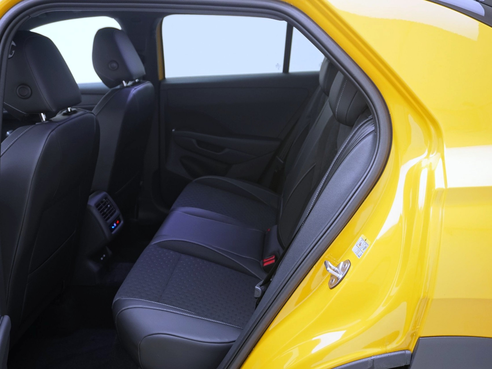 VW T-Roc 1.5 eTSI R-Line DSG-image-14