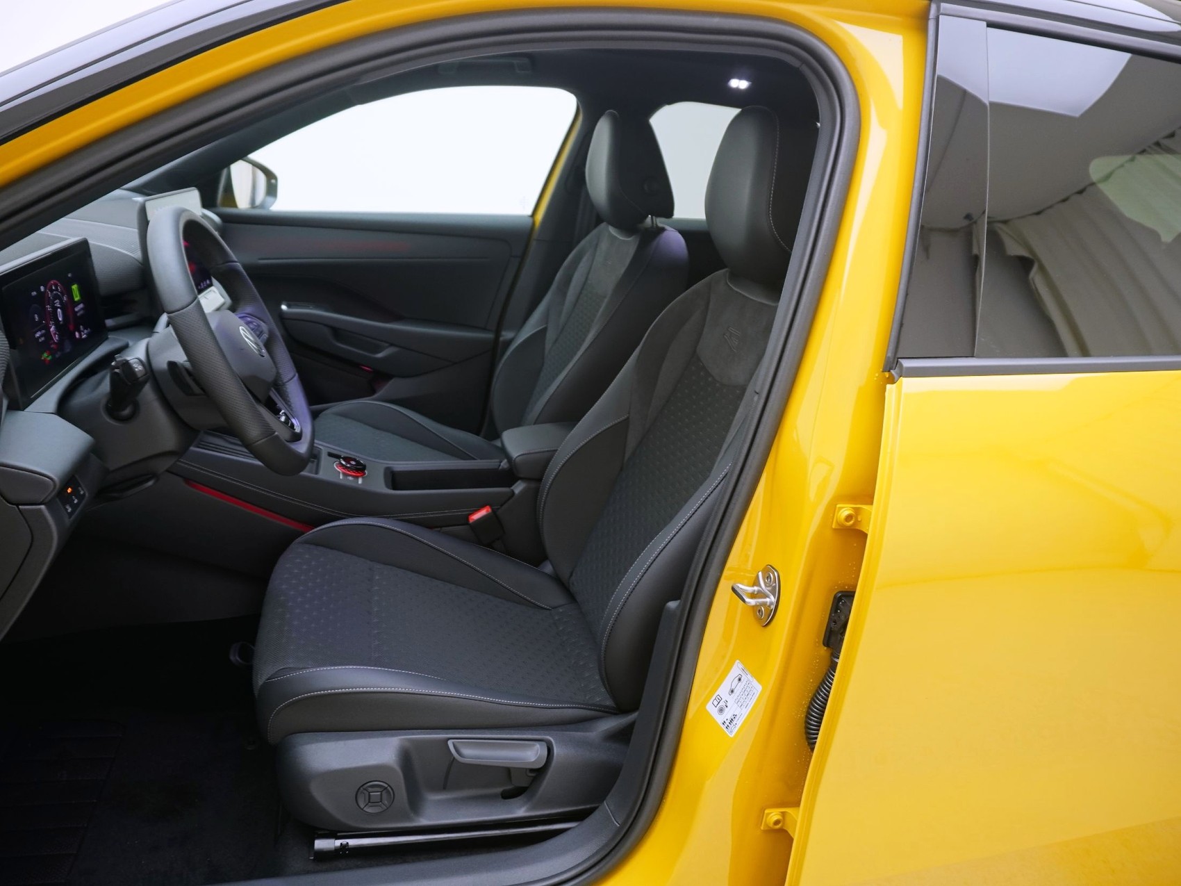 VW T-Roc 1.5 eTSI R-Line DSG-image-12