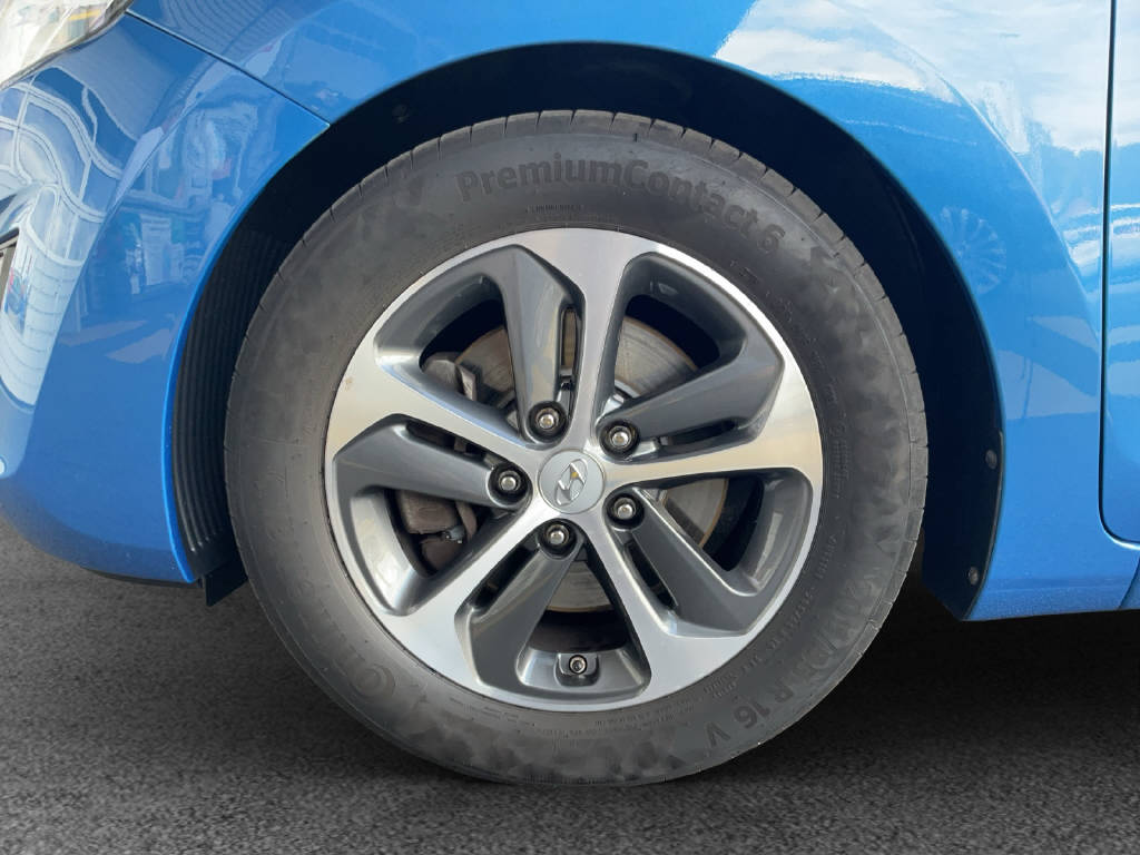 HYUNDAI i30 1.6 GDi Amplia-image-14