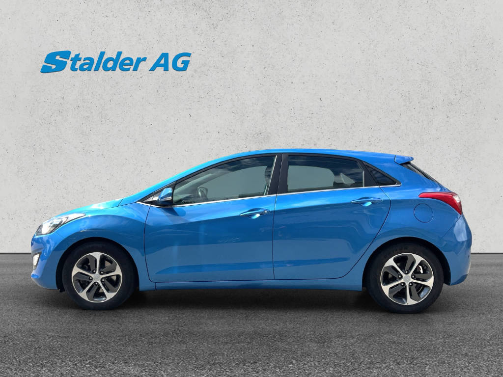 HYUNDAI i30 1.6 GDi Amplia-image-2