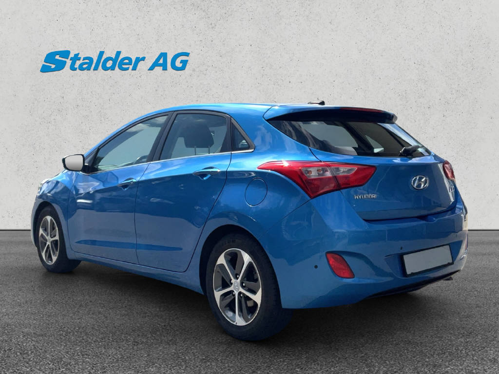 HYUNDAI i30 1.6 GDi Amplia-image-3
