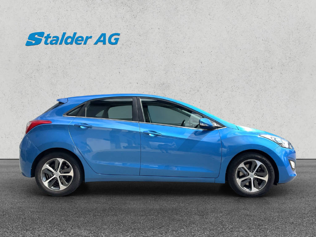 HYUNDAI i30 1.6 GDi Amplia-image-6