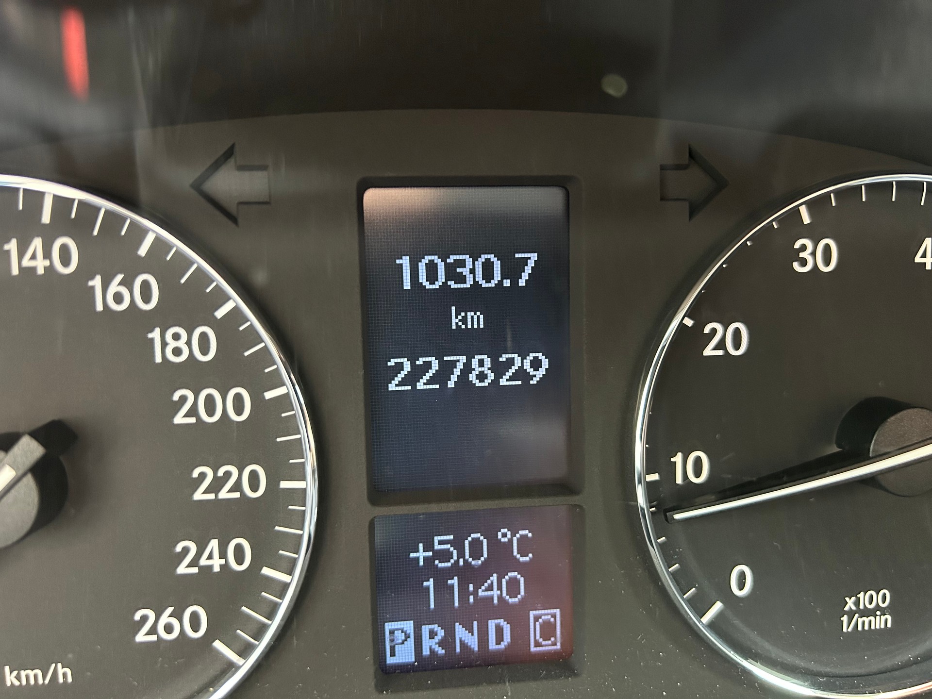 MERCEDES-BENZ C 240 Elégance 4Matic Automatic-image-7