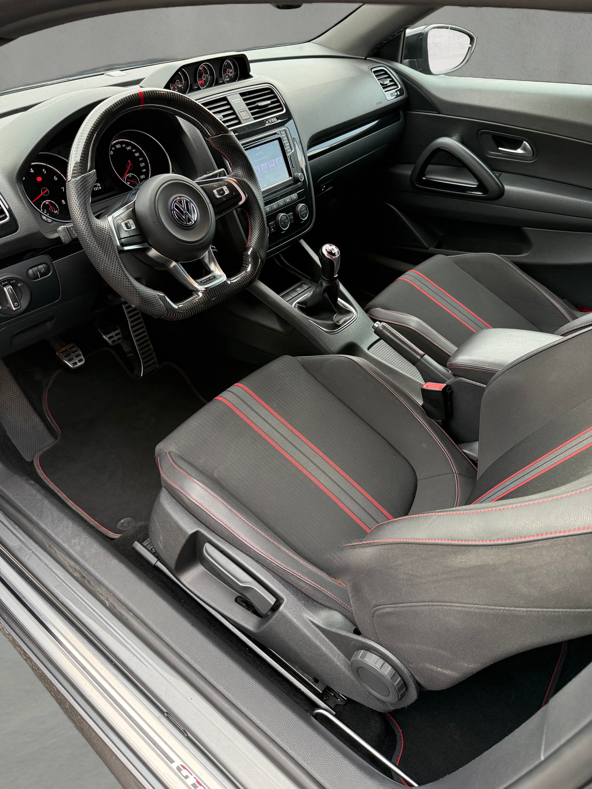 VW Scirocco 2.0 TSI BMT GTS-image-8