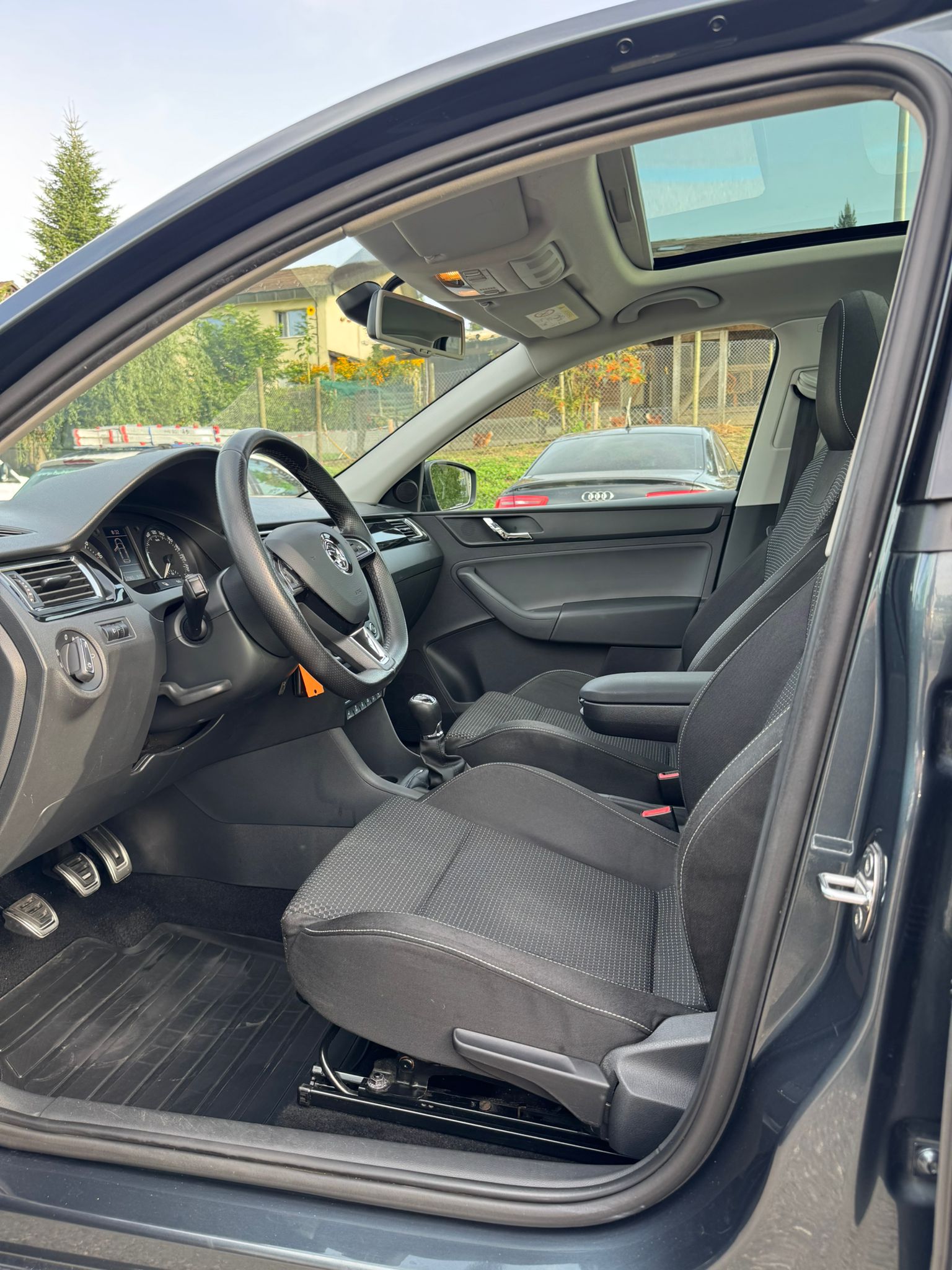 SKODA Rapid Spaceback 1.2 TSI Elegance-image-4