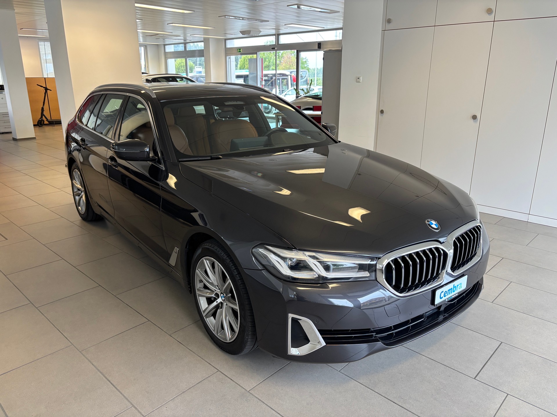 BMW 530i xDrive 48V Touring Luxury Line Steptronic-image-1