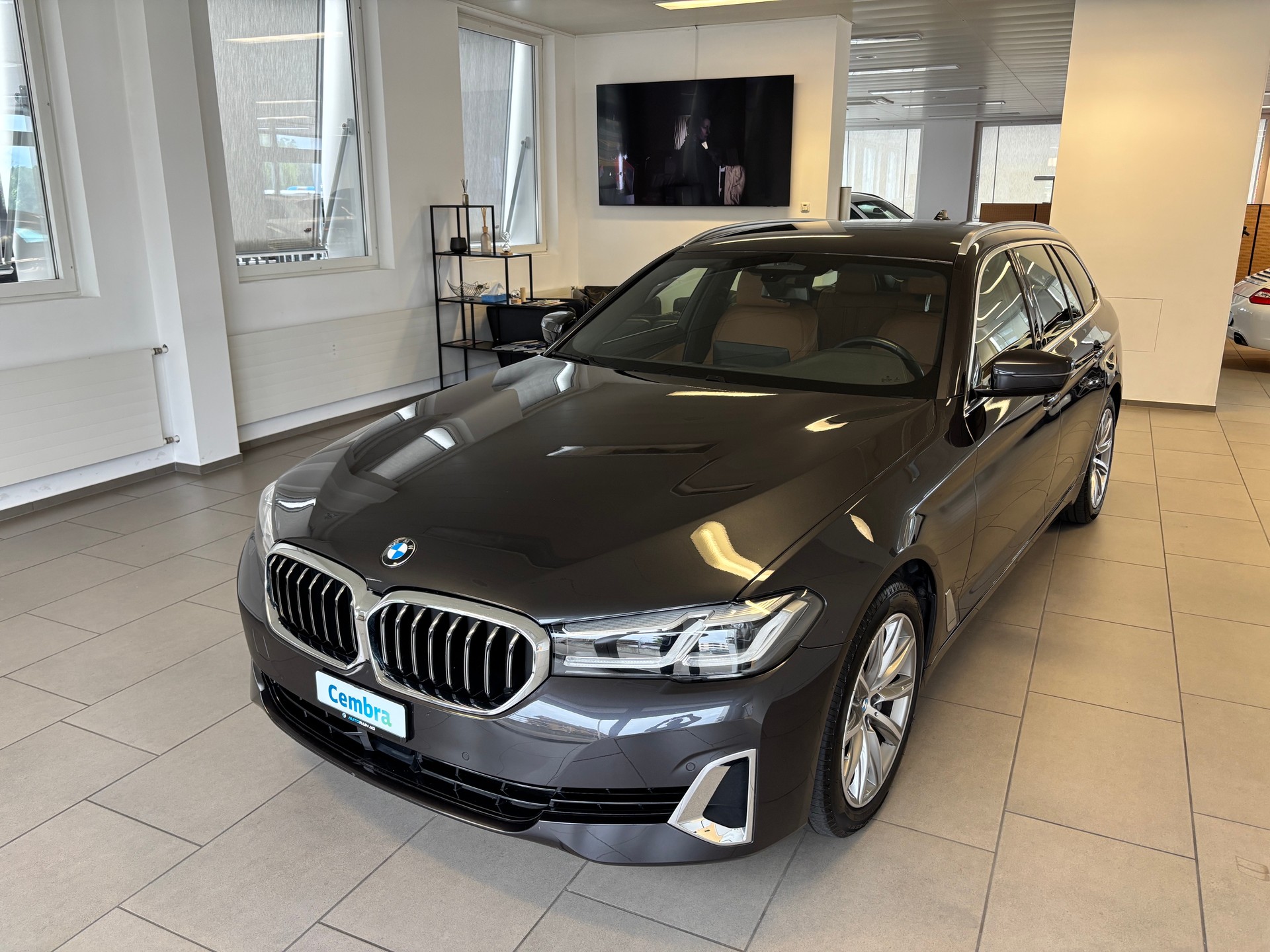 BMW 530i xDrive 48V Touring Luxury Line Steptronic-image-0