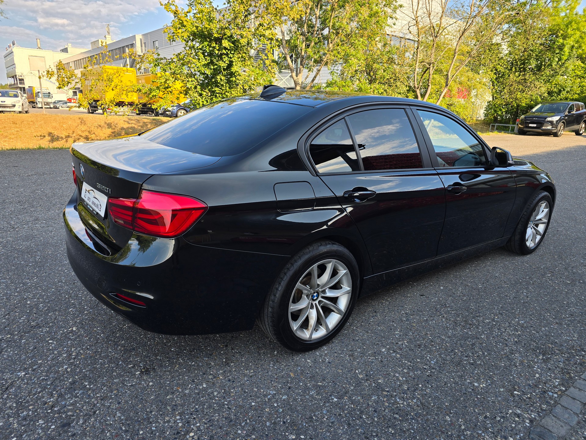 BMW 320i xDrive Luxury Line Steptronic-image-8