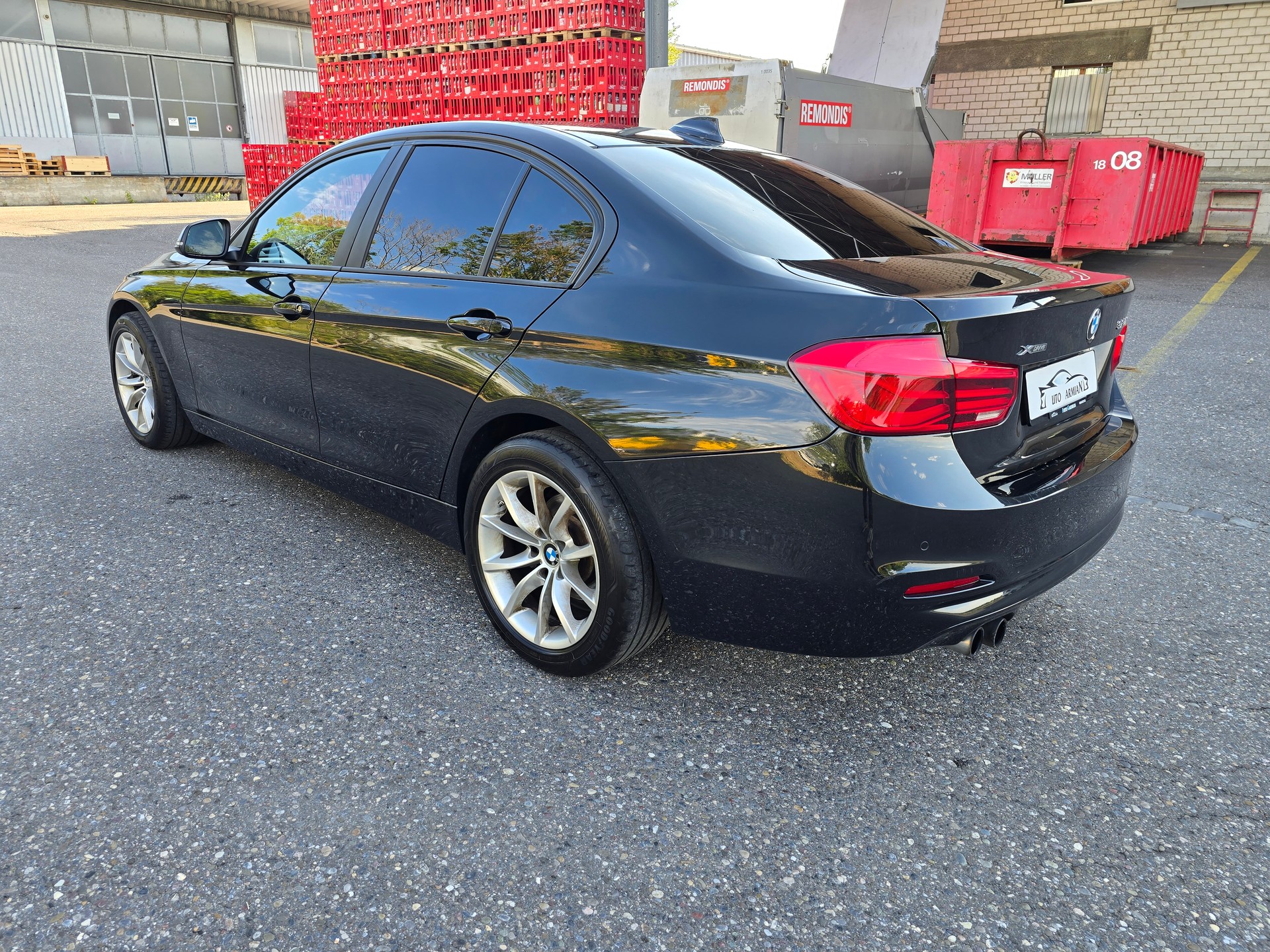 BMW 320i xDrive Luxury Line Steptronic-image-4