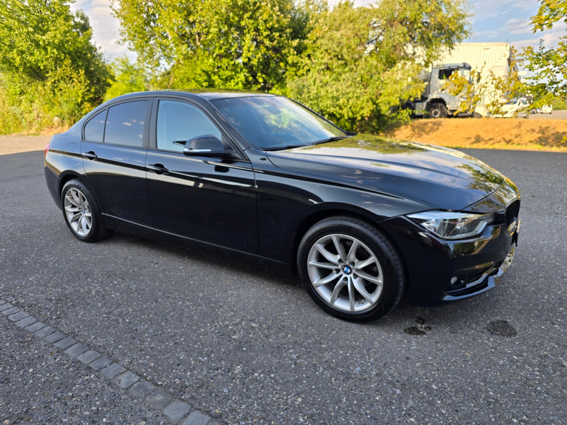 BMW 320i xDrive Luxury Line Steptronic-image-1