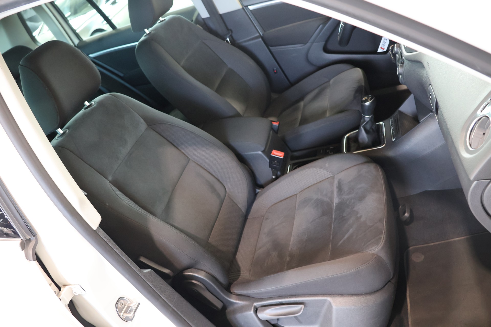 VW Tiguan 2.0 TDI BMT Design 4Motion-image-13