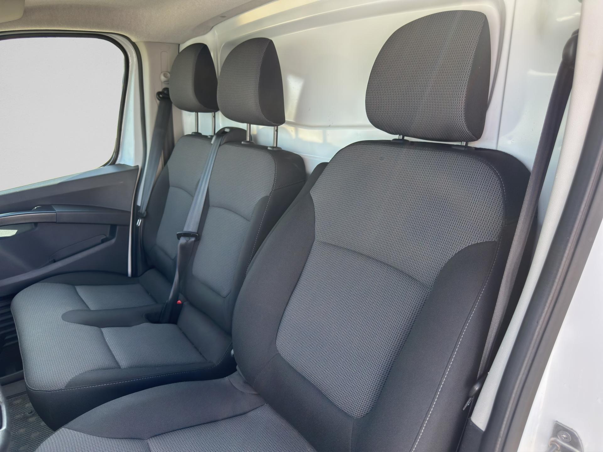 RENAULT Trafic 2.0 Blue dCi 130 Advance L2H1 EN-image-24