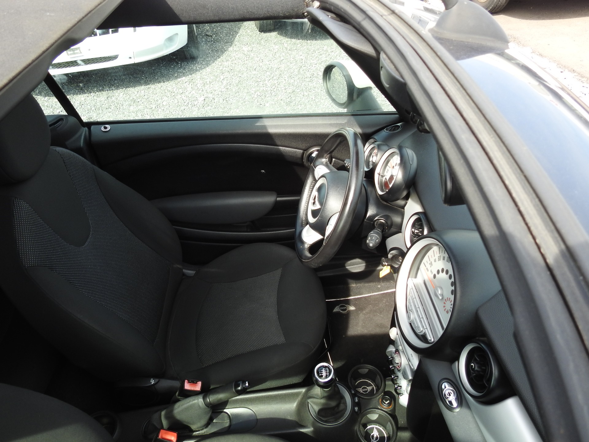 MINI Cooper Cabriolet-image-25