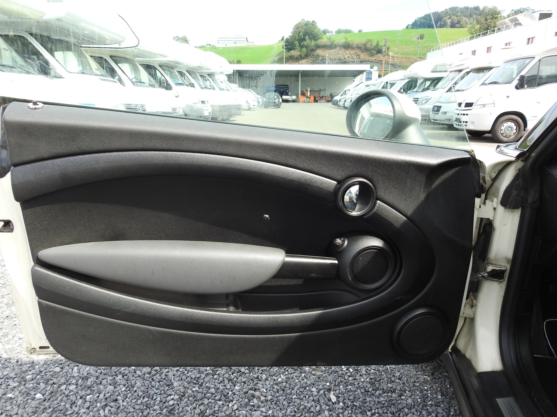 MINI Cooper Cabriolet-image-10