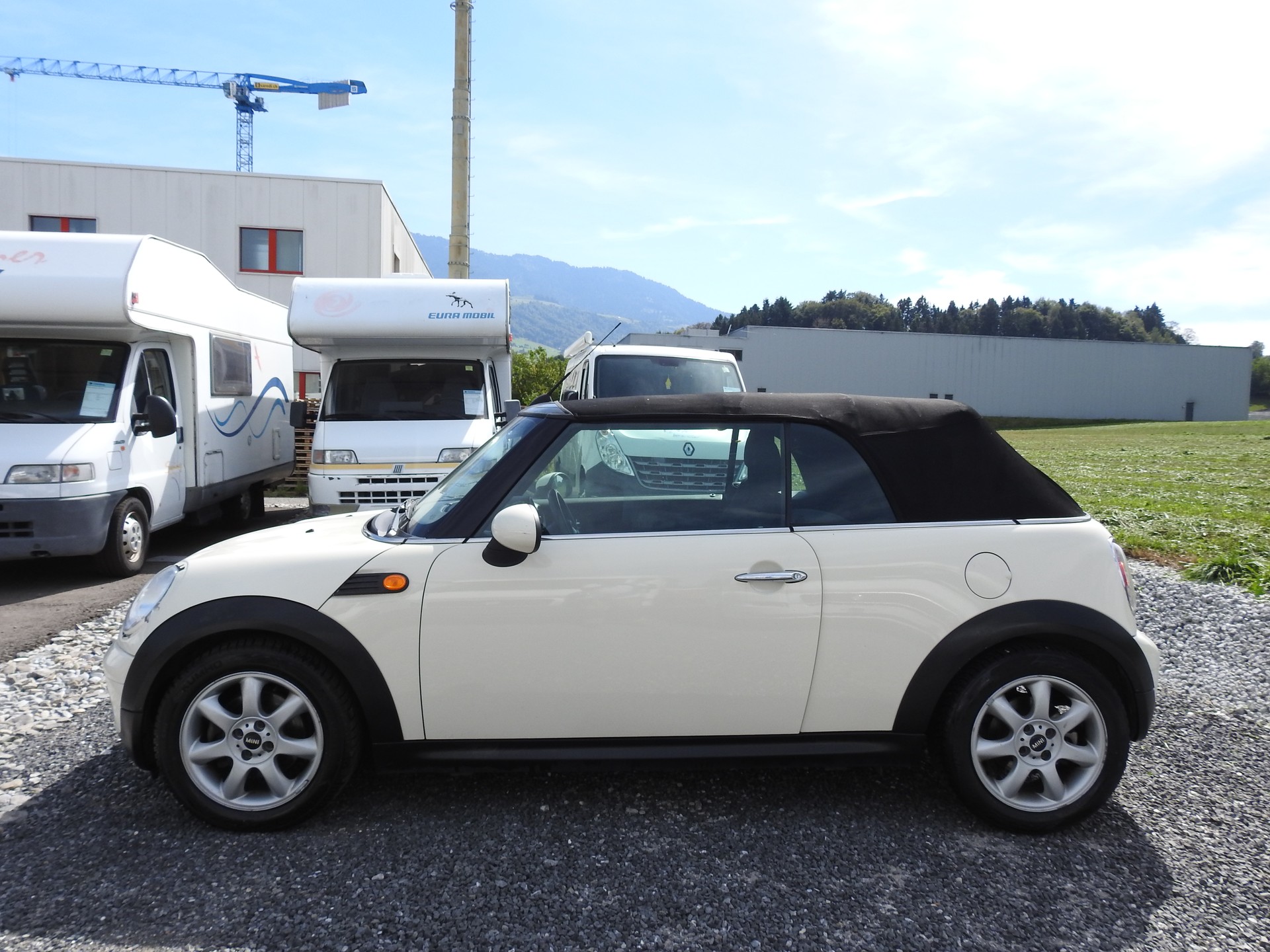 MINI Cooper Cabriolet-image-2