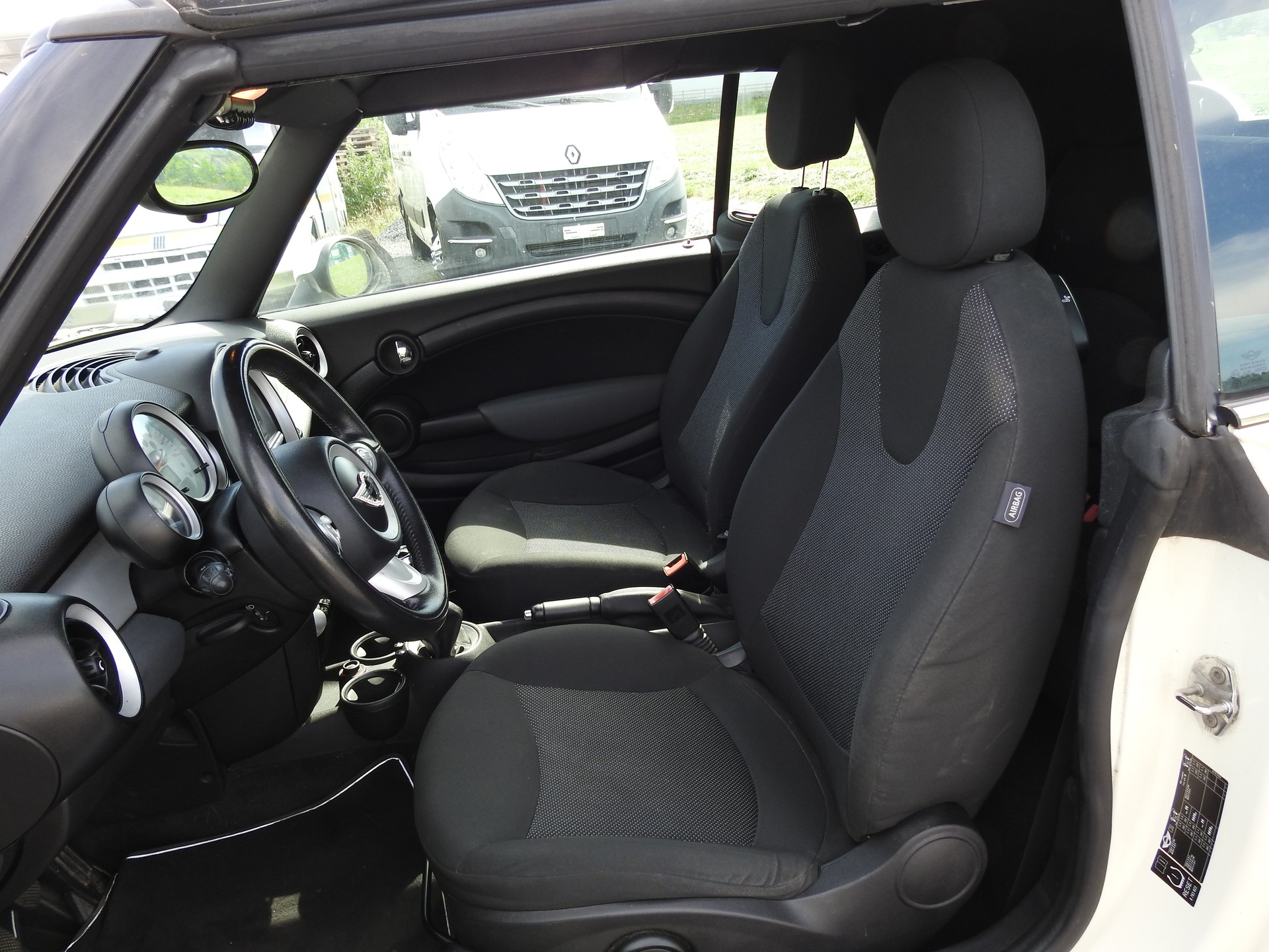MINI Cooper Cabriolet-image-12