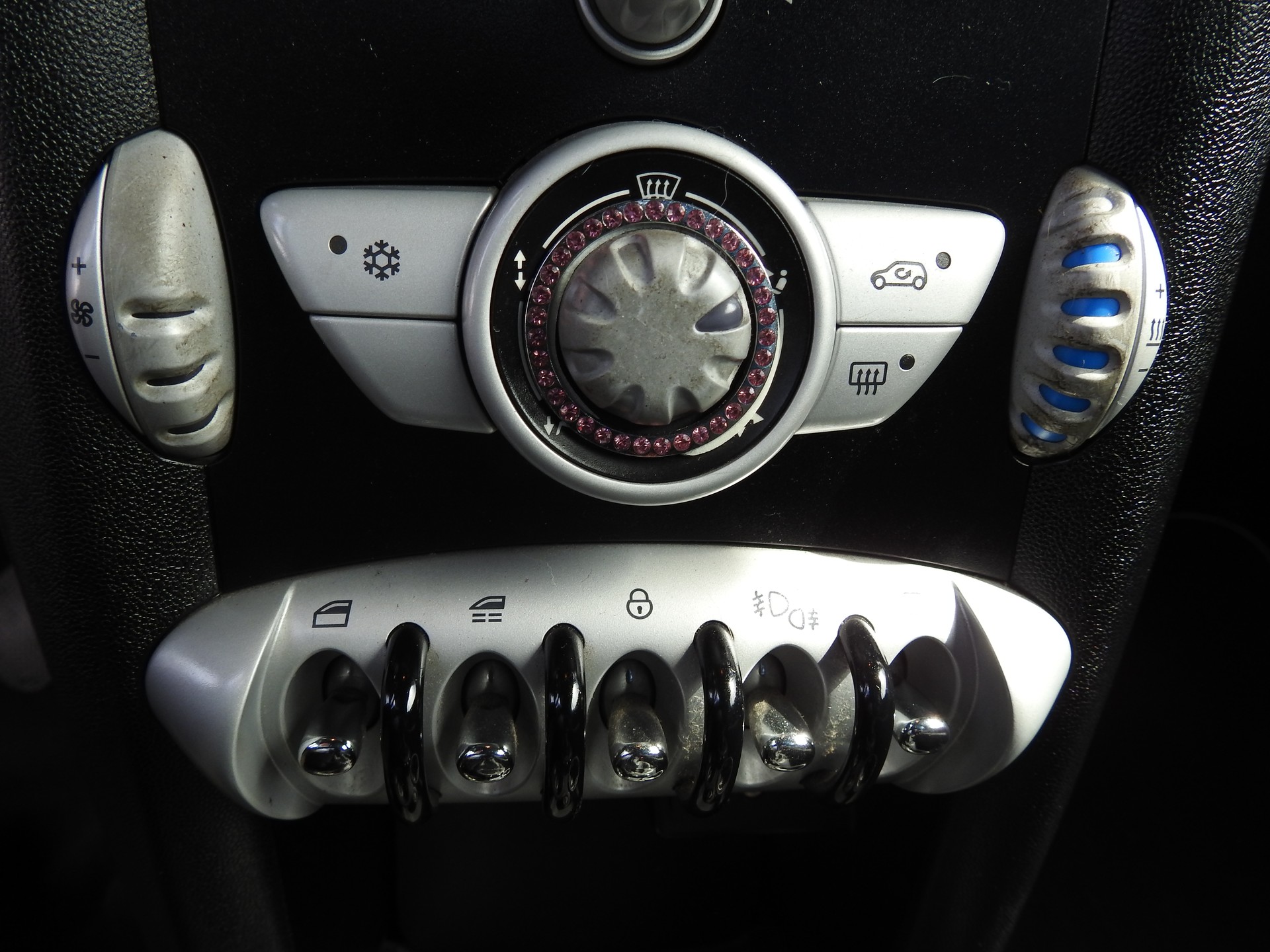 MINI Cooper Cabriolet-image-19