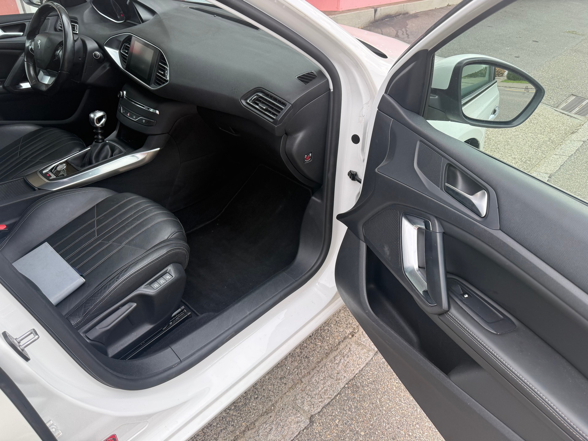PEUGEOT 308 1.6 THP Féline-image-8