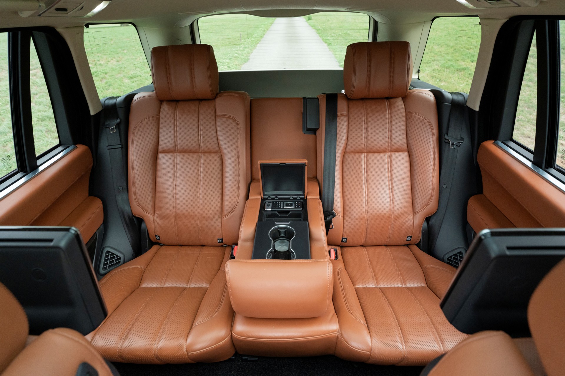 LAND ROVER 4.4 SDV8 SV Autobiography LWB-image-5